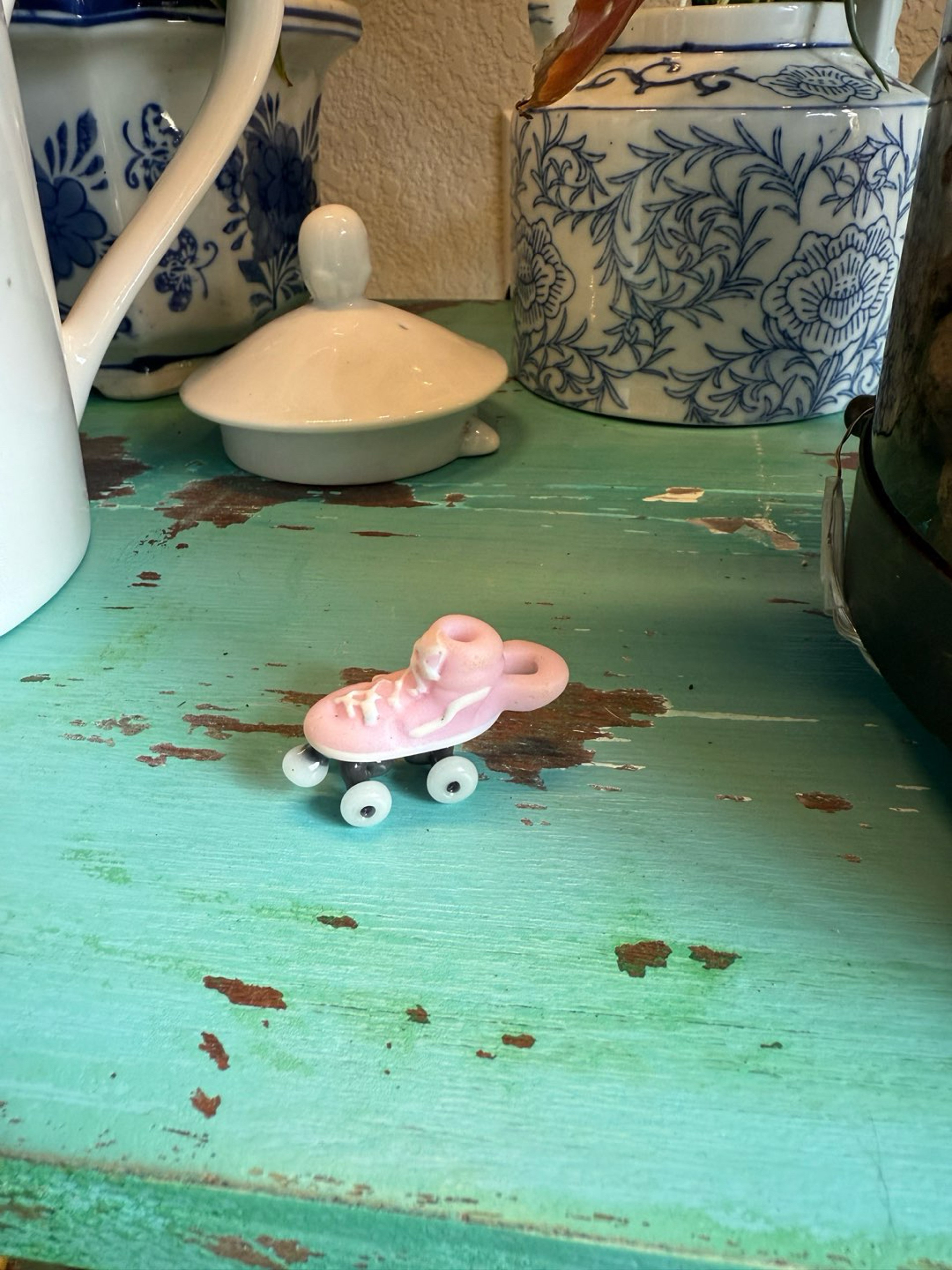 Preview pic of Pink Skate Pendant