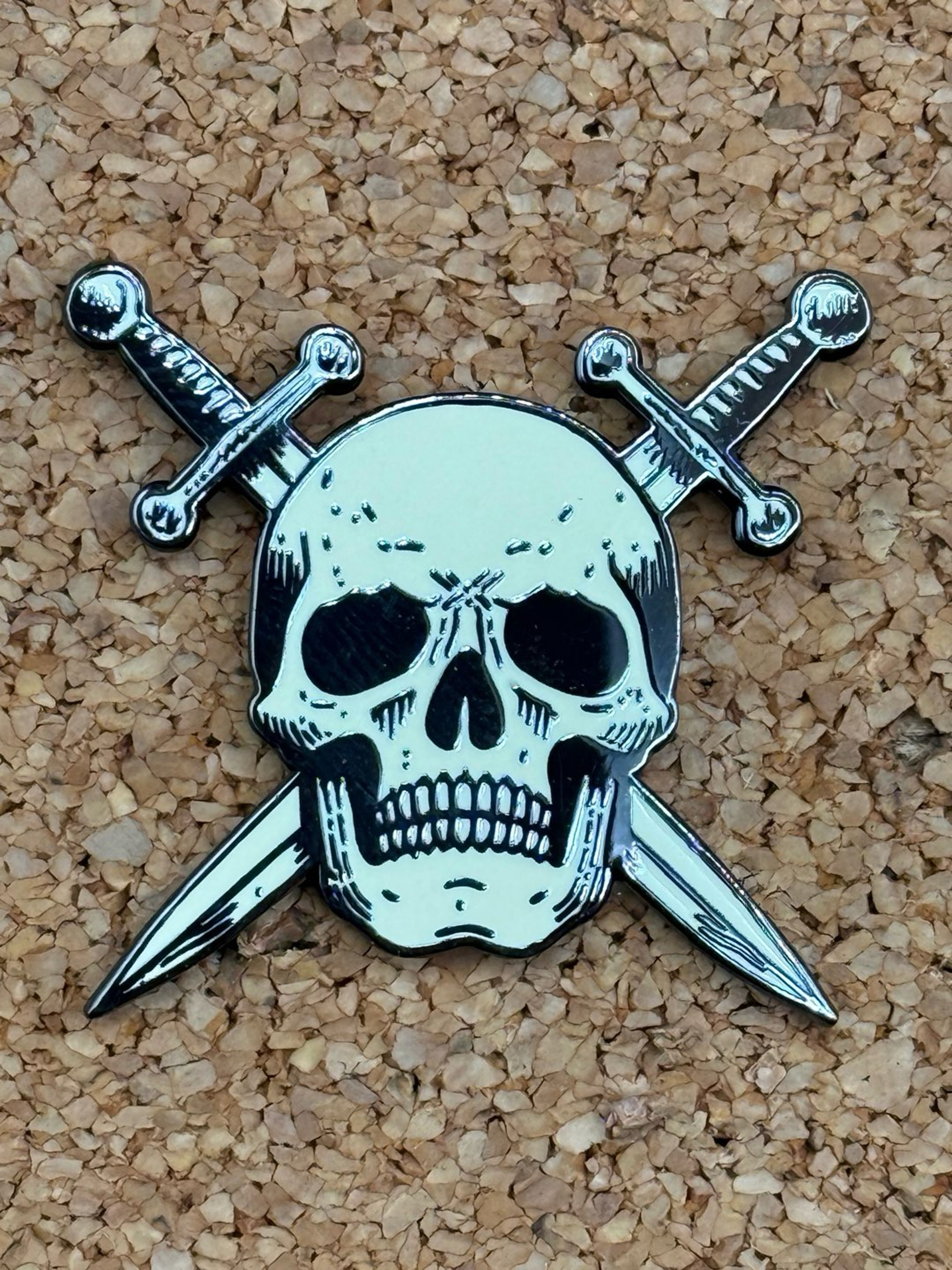Skull and swords pin image 0