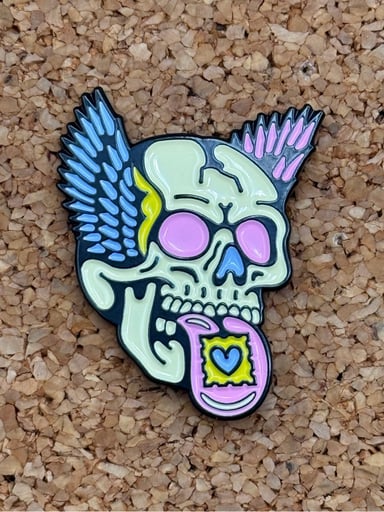 Preview pic of Skull trip pin