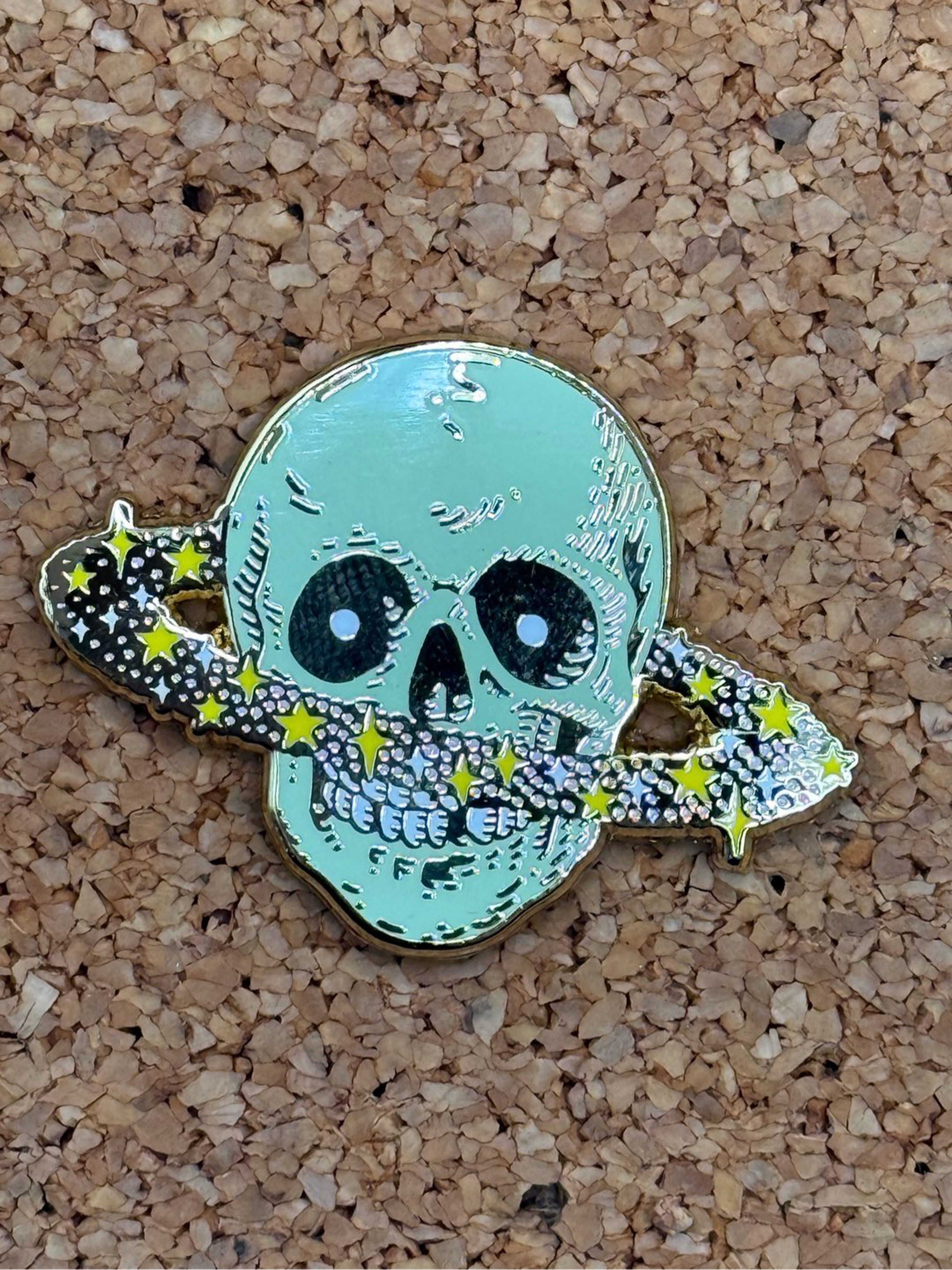 Preview pic of Saturn skull pin