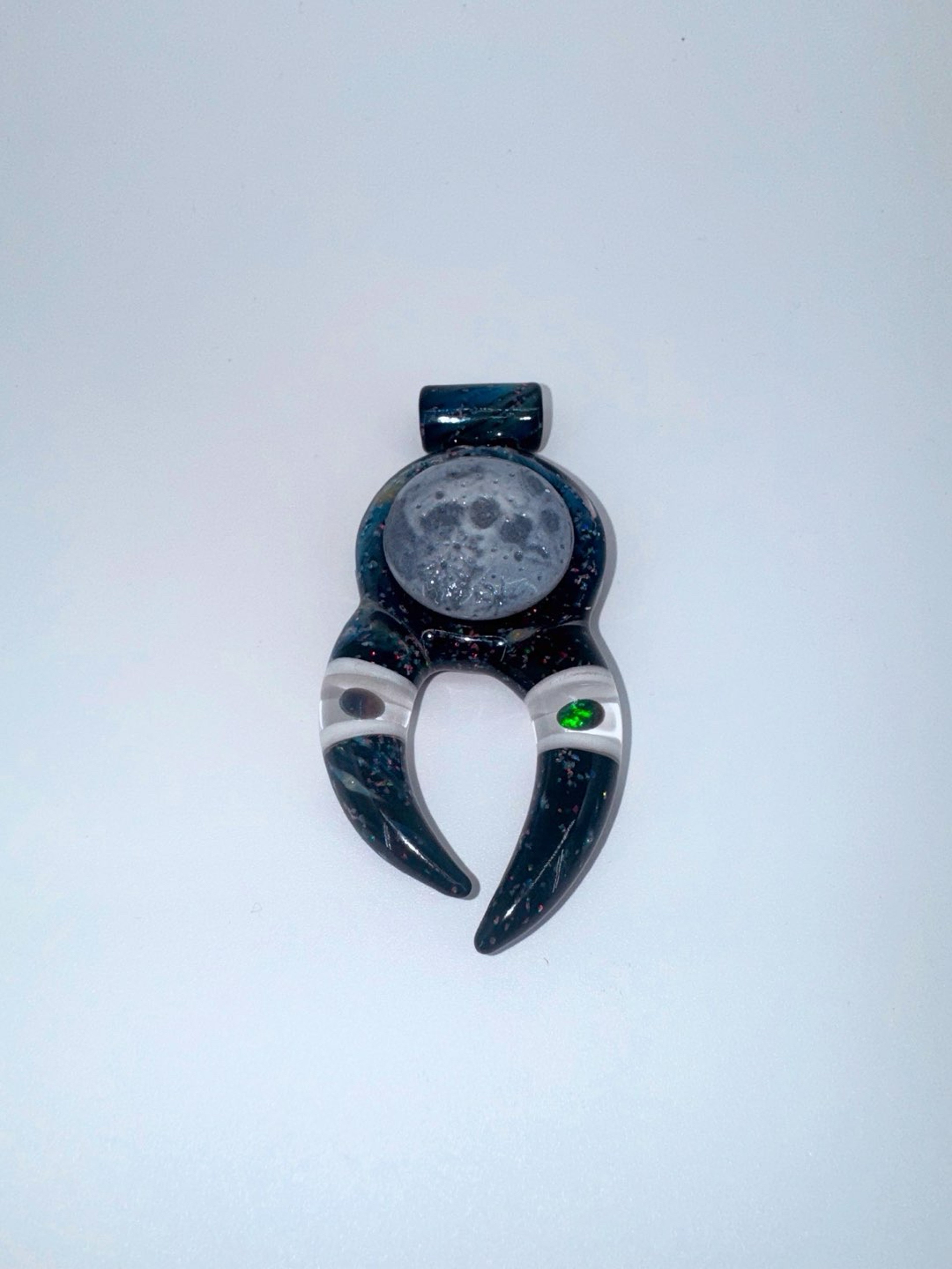 Preview pic of Sagan glass pendant
