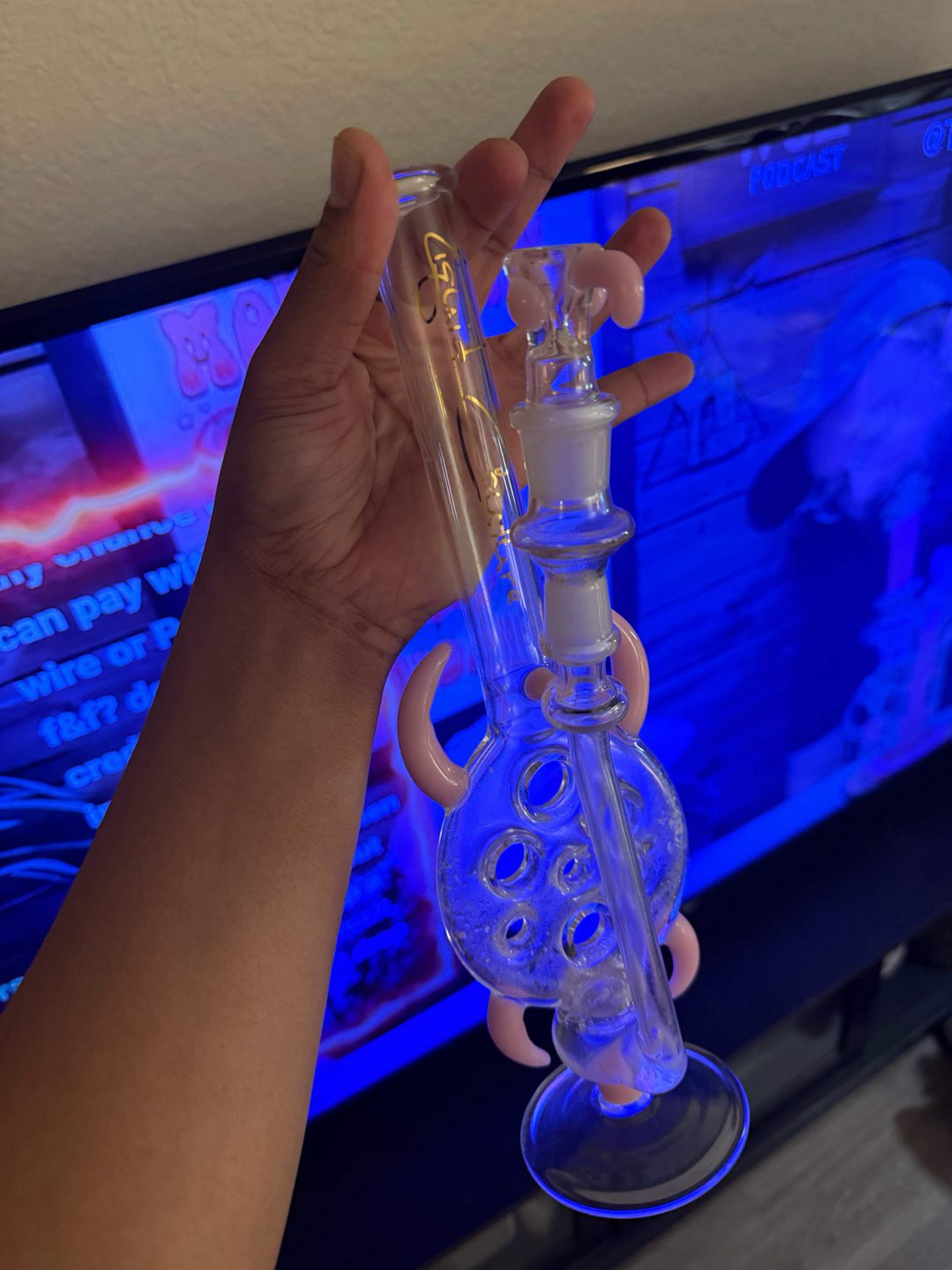 Preview pic of pink swiss bong