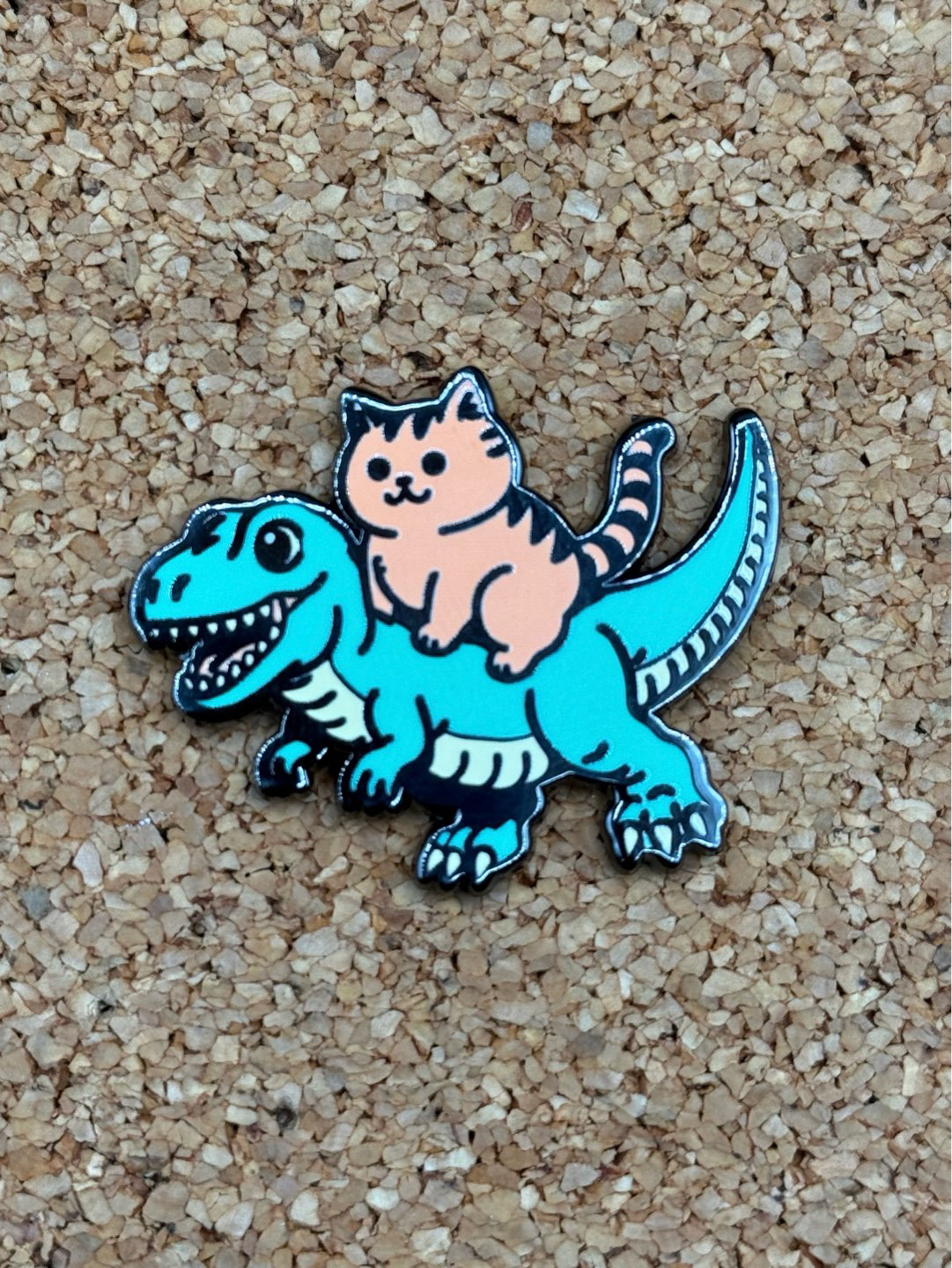 Preview pic of Dino cat pin