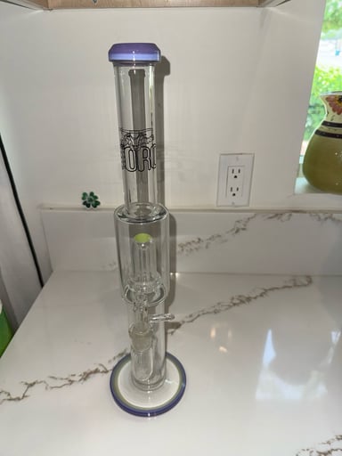 Preview pic of Toro Glass Bong – Collectors Piece/ Bonus Kit