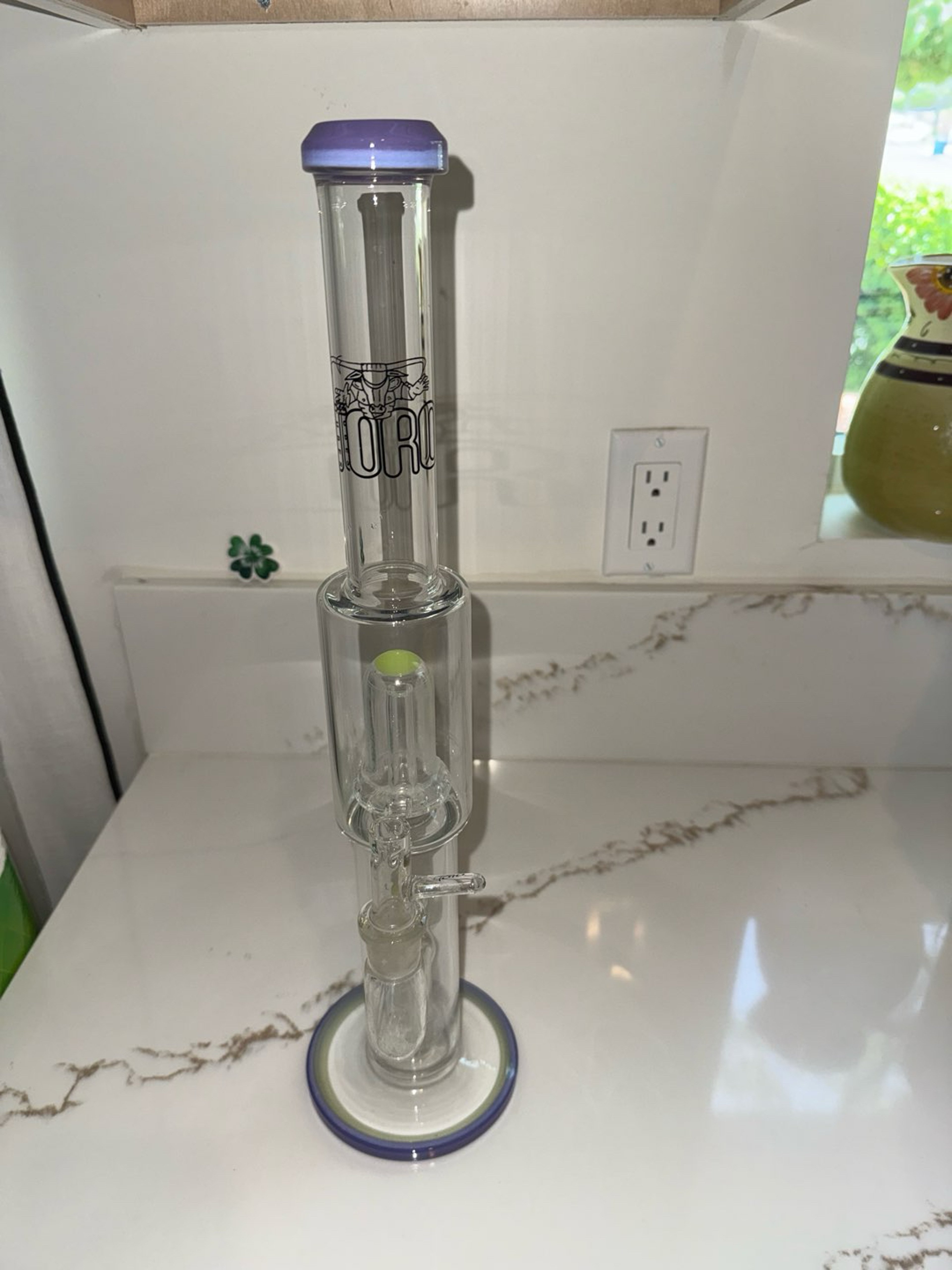 Preview pic of Toro Glass Bong – Collectors Piece/ Bonus Kit
