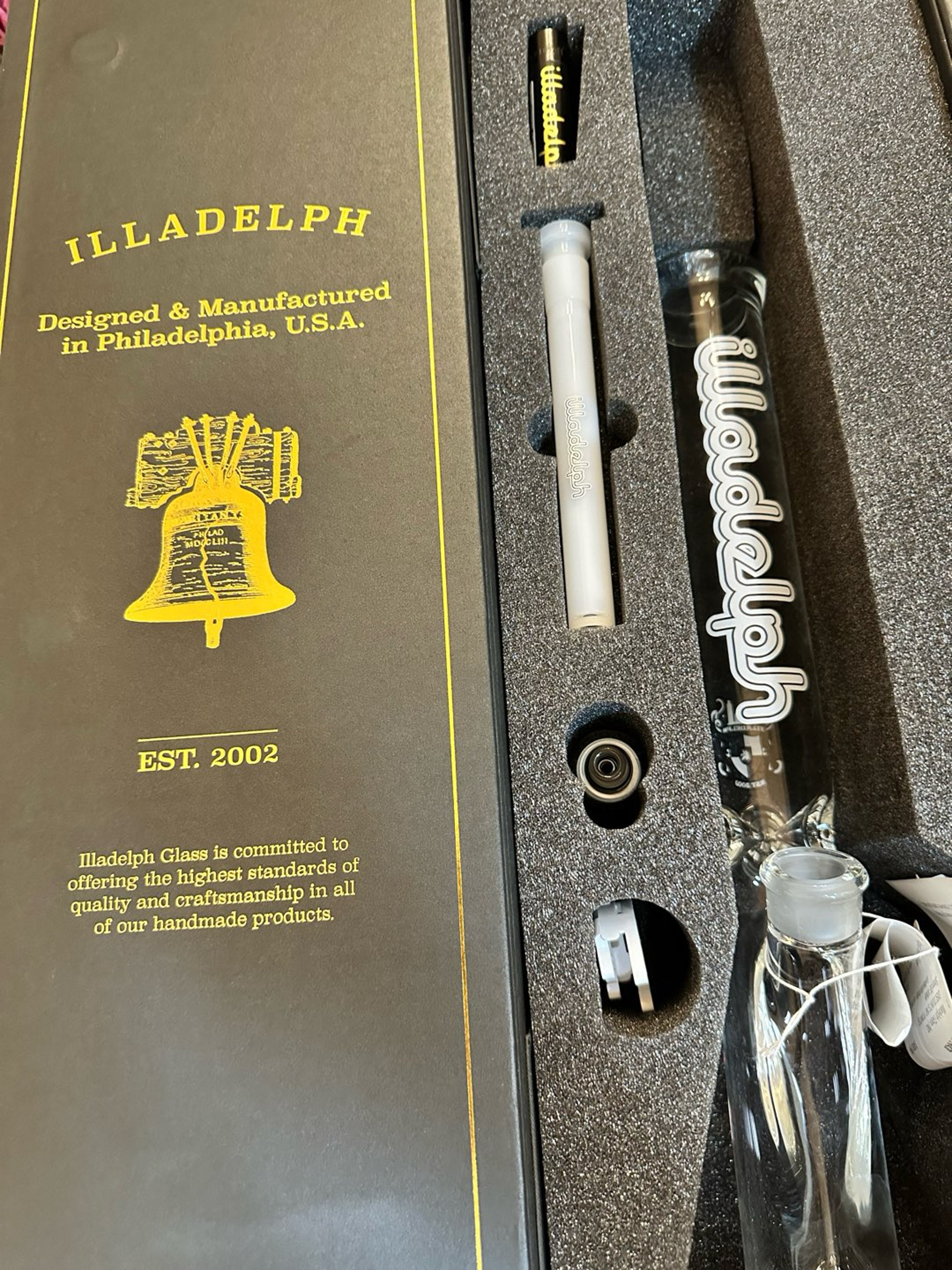 Preview pic of Illadelph straight 18” with ash catcher