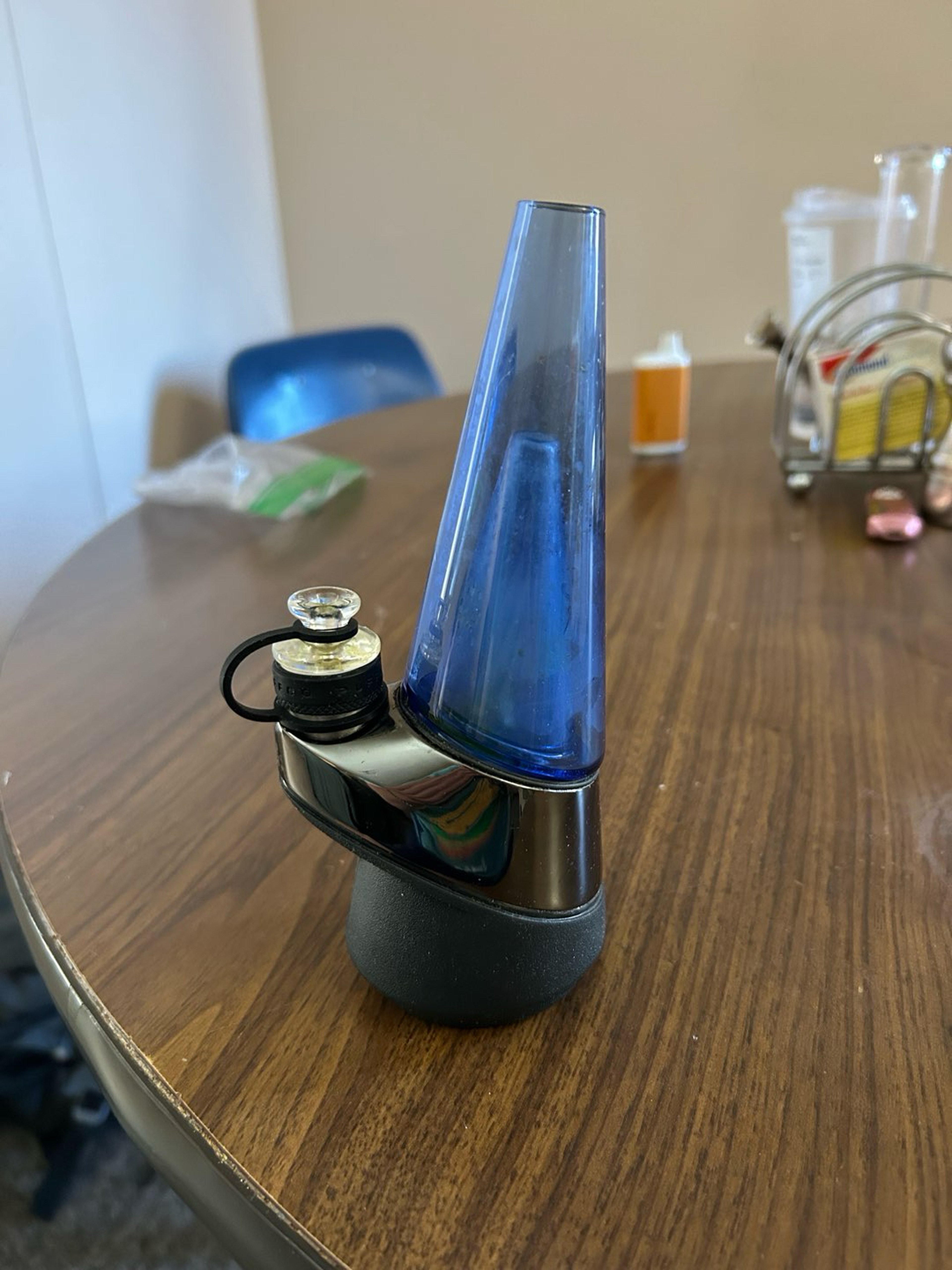 Preview pic of Puffco with blue glass beaker