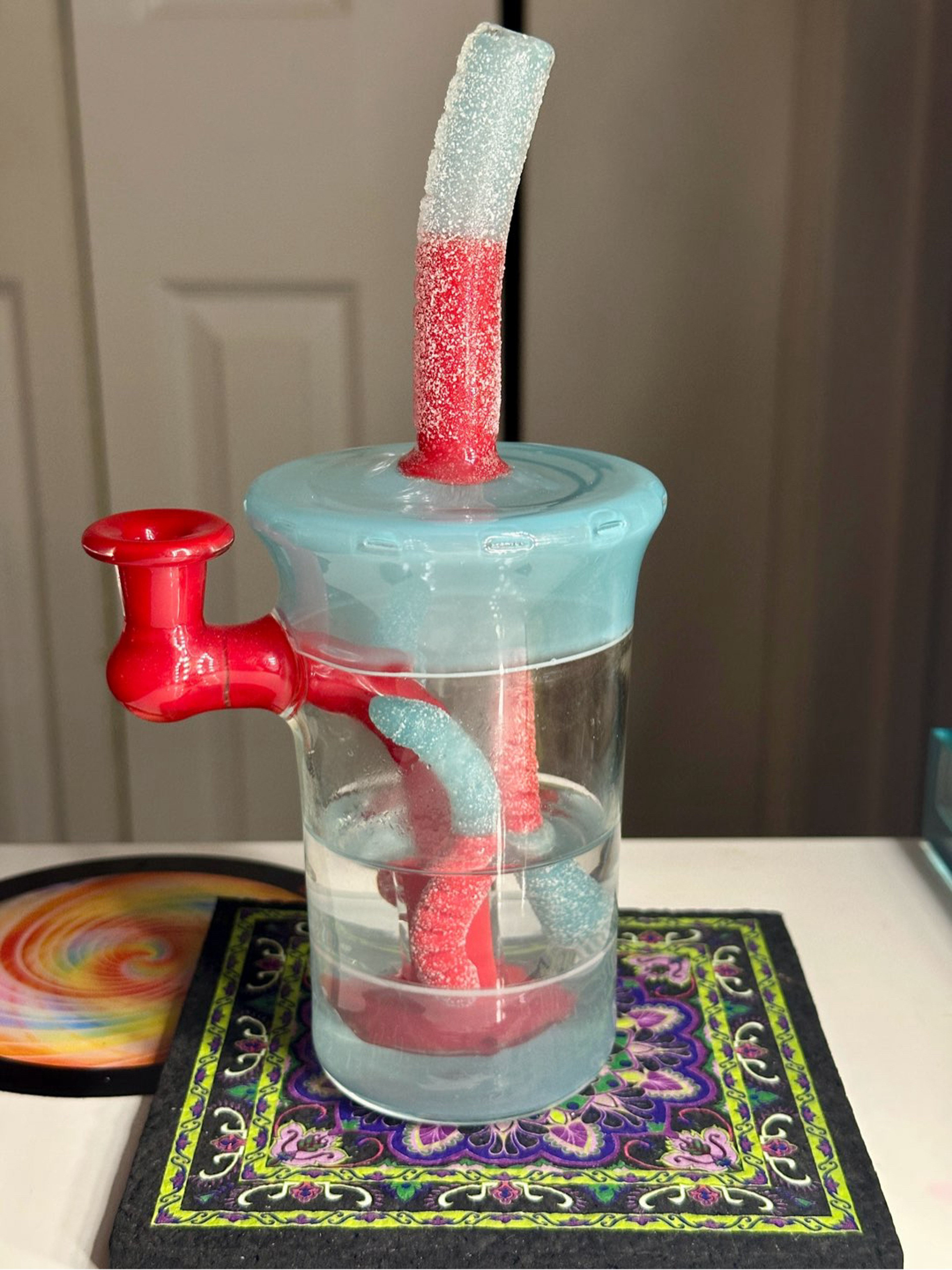 Preview pic of emperial glass sour gummy worm cup rig