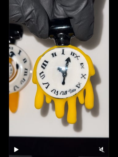 Preview pic of Grimm Glass dripping clock pendant