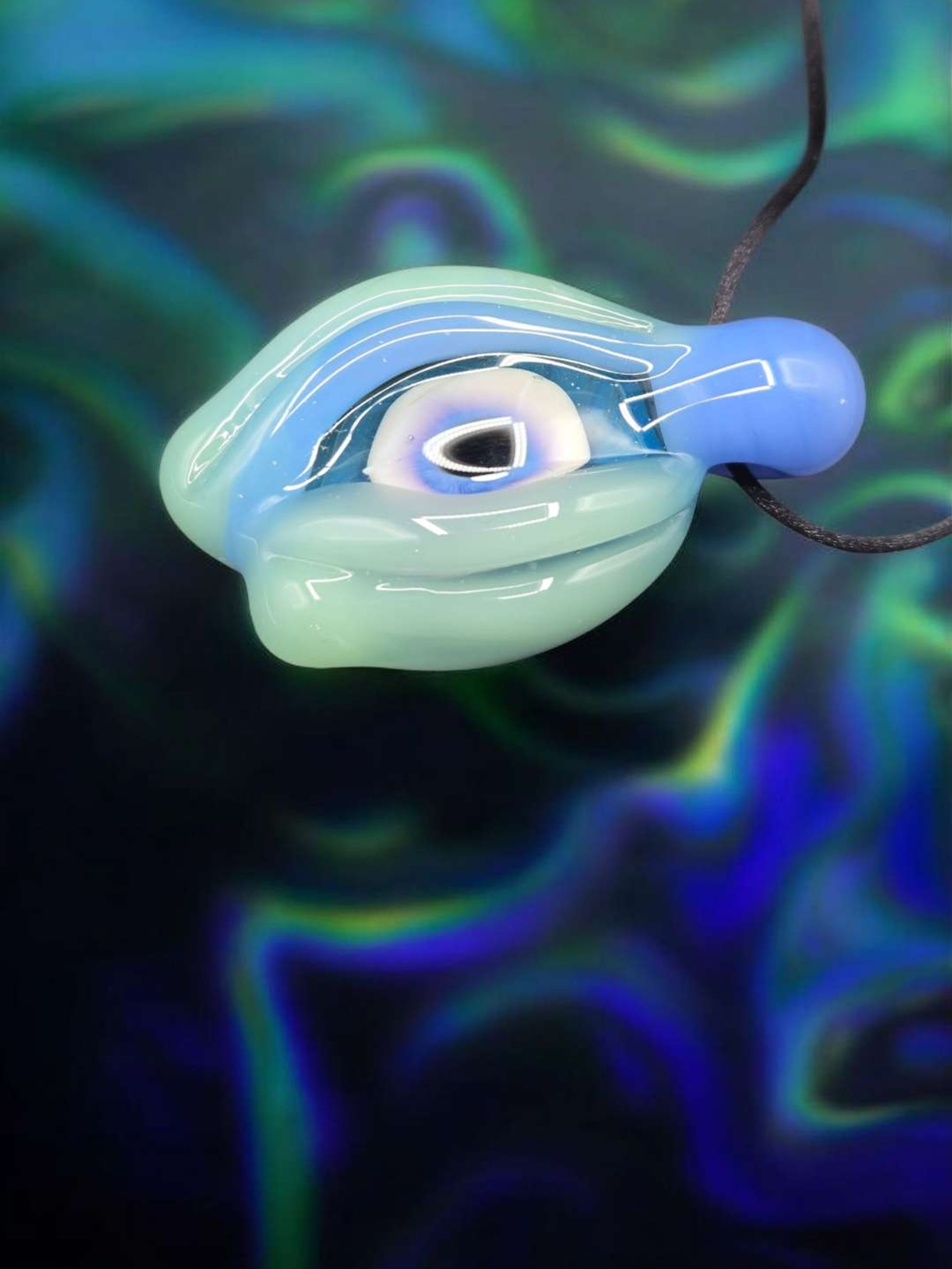 Preview pic of Eye pendant