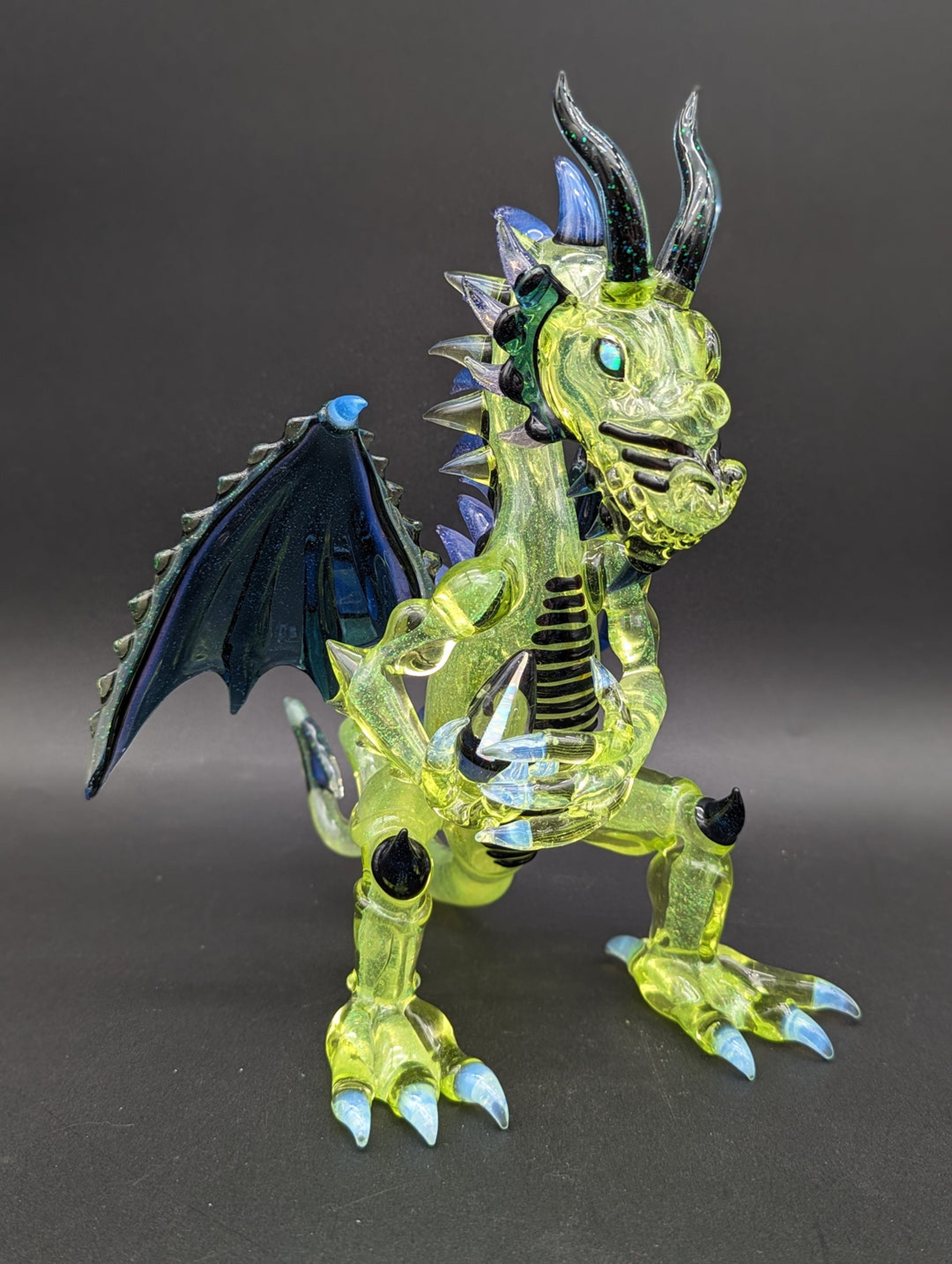 CRUSHED OPAL MAKO GLASS DRAGON SCULPTURE RIG w/ Apache Foam Case image 0