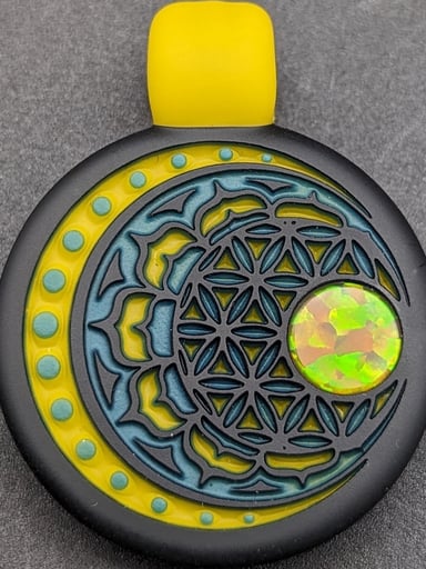 Preview pic of GLASSMAZE PENDANT #4