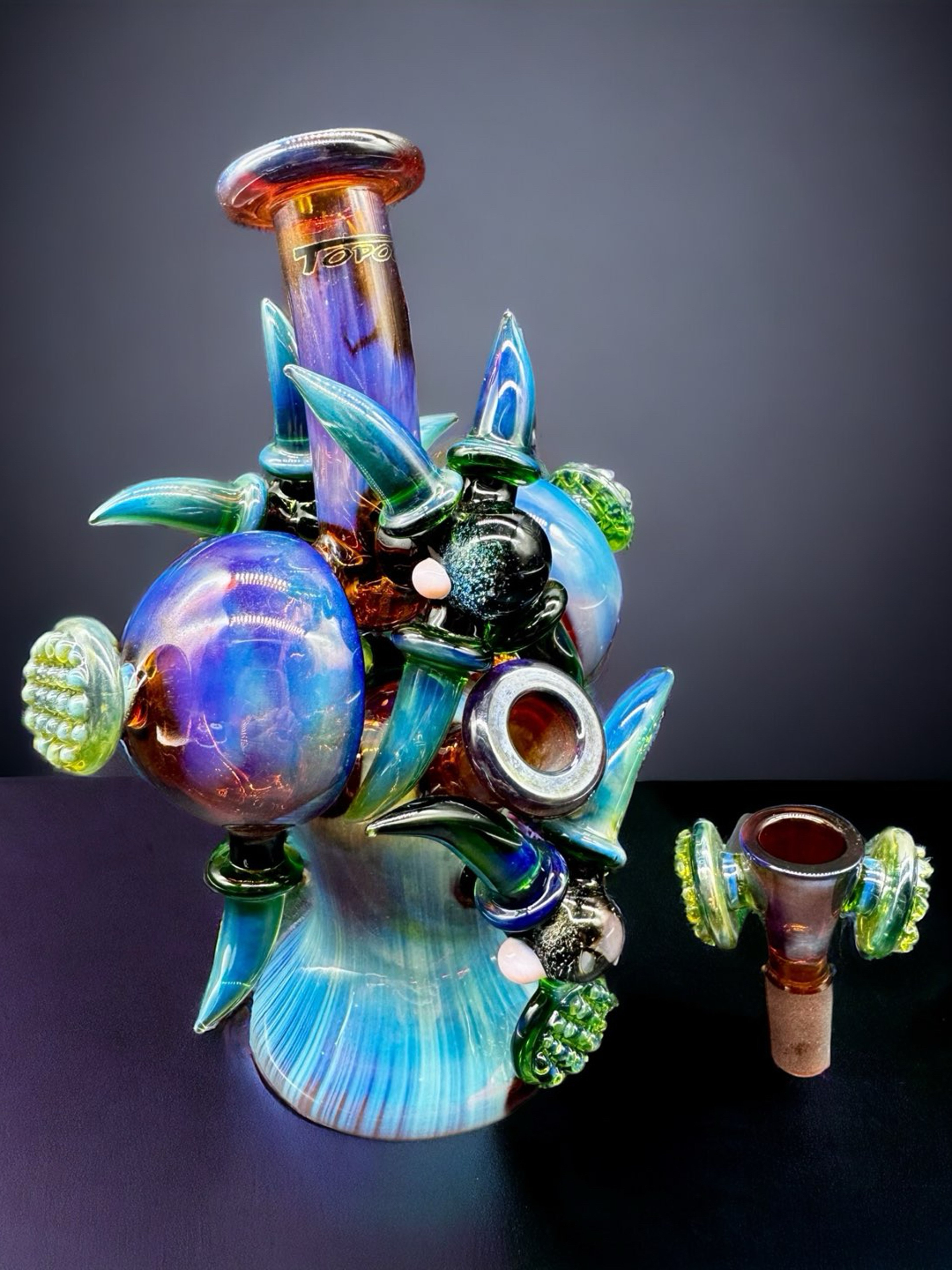 Preview pic of Unique Glass Art Bong