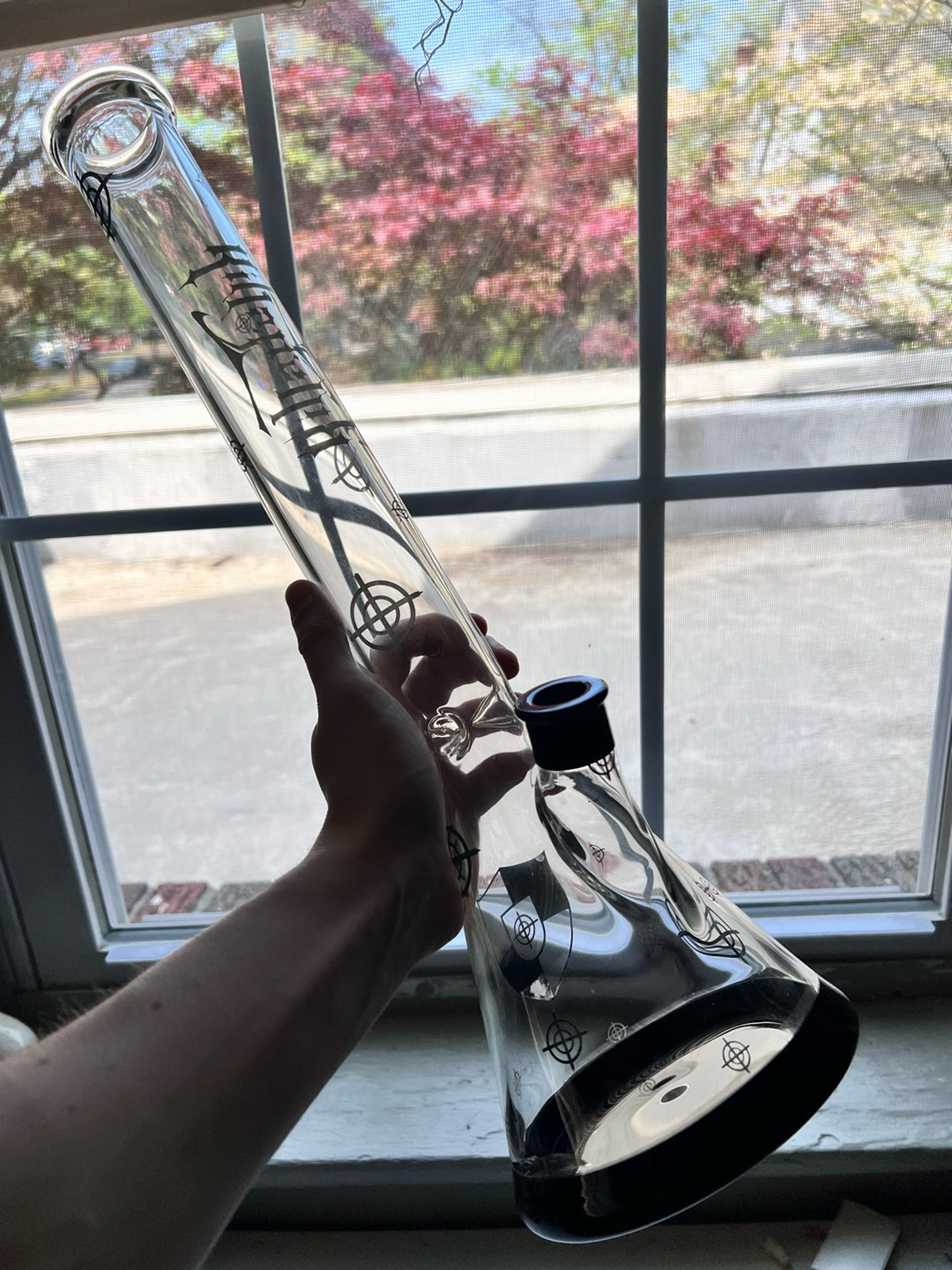 Preview pic of Large Killadelph beaker - BROKEN, NEEDS REPAIR