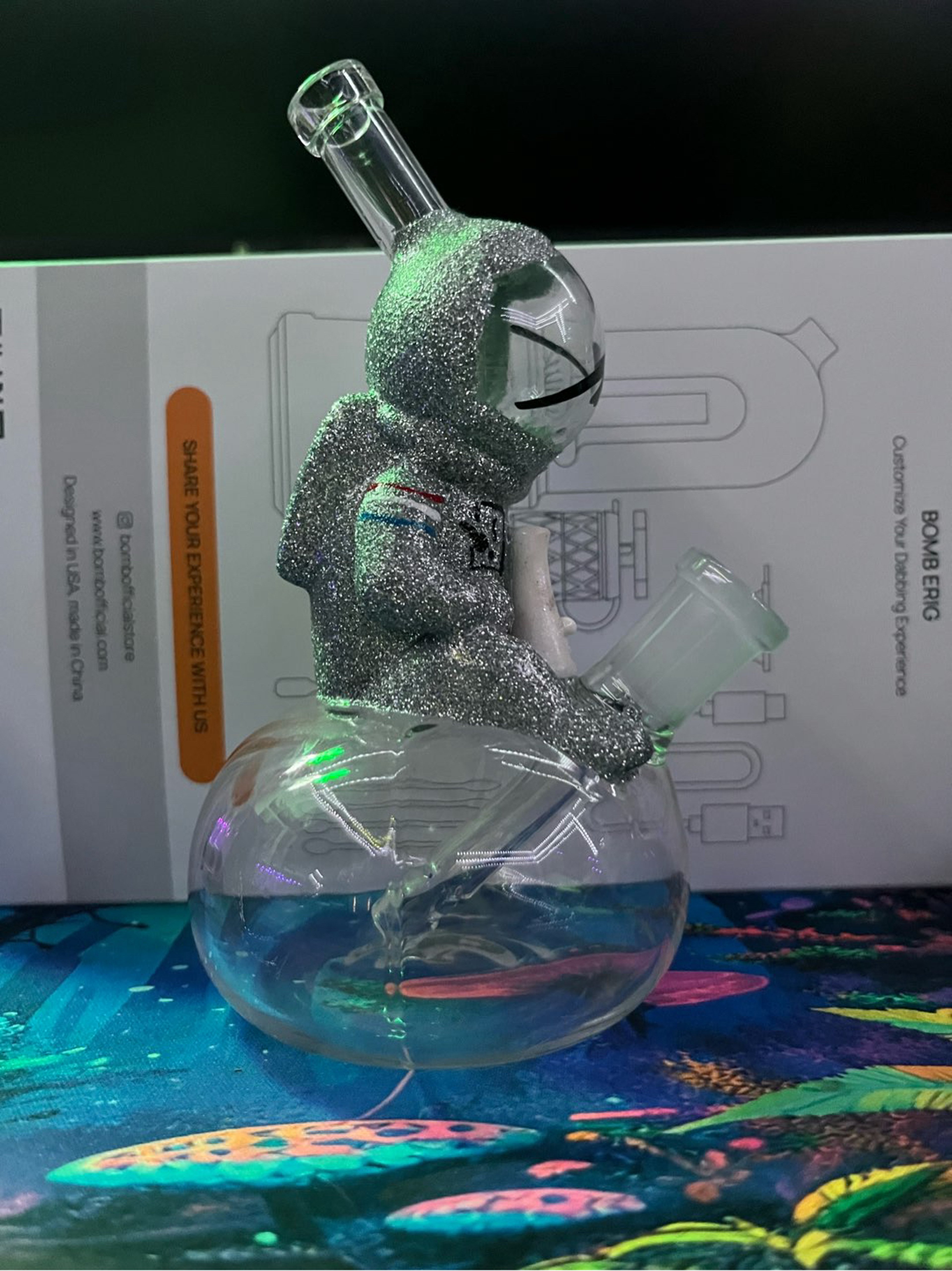 Preview pic of daily high club astronaut rig/bong