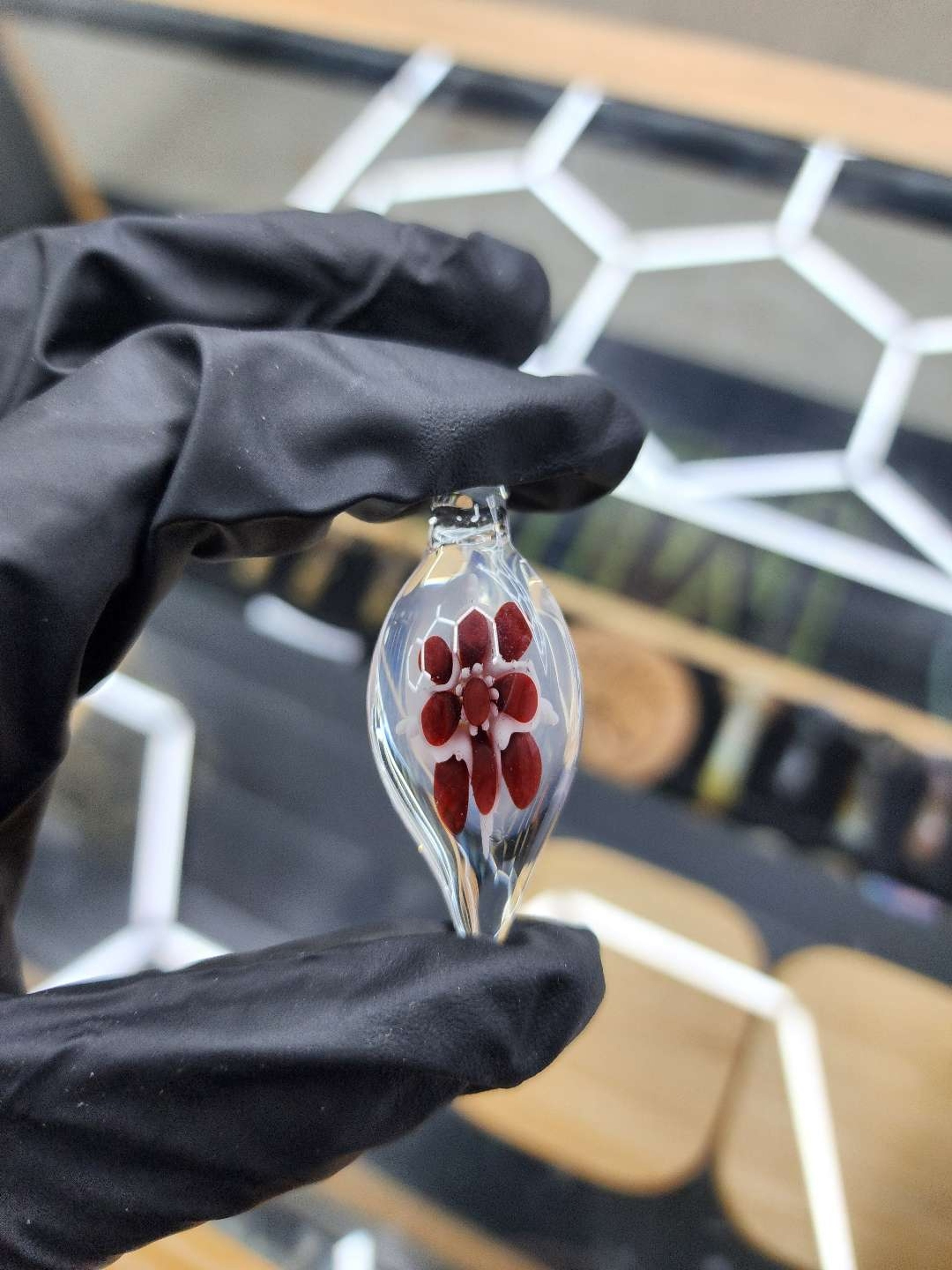 Preview pic of Michigoonglass implosion pendant