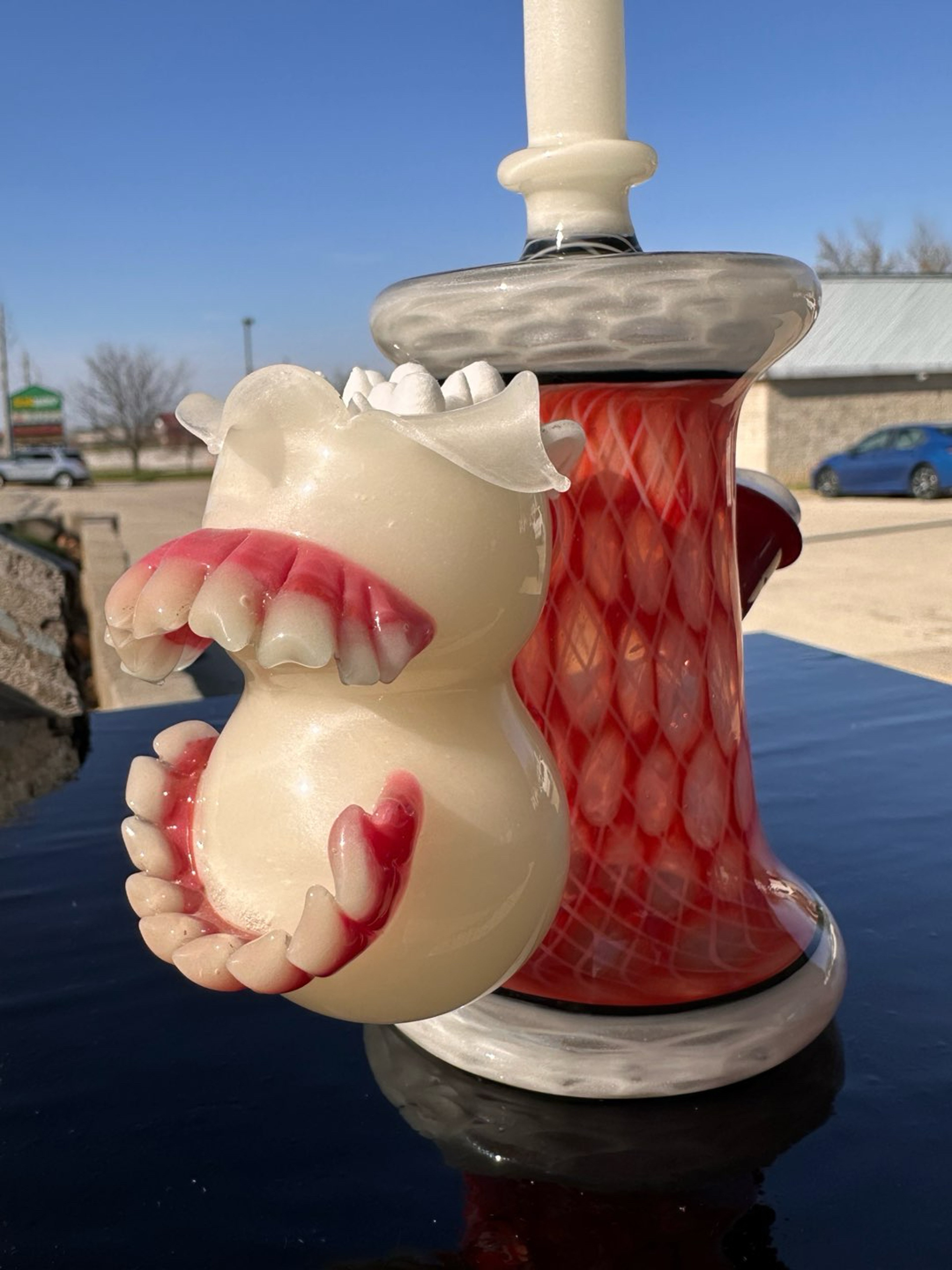 Preview pic of Bob Dawg Dawg house Glass righ with qtip holder