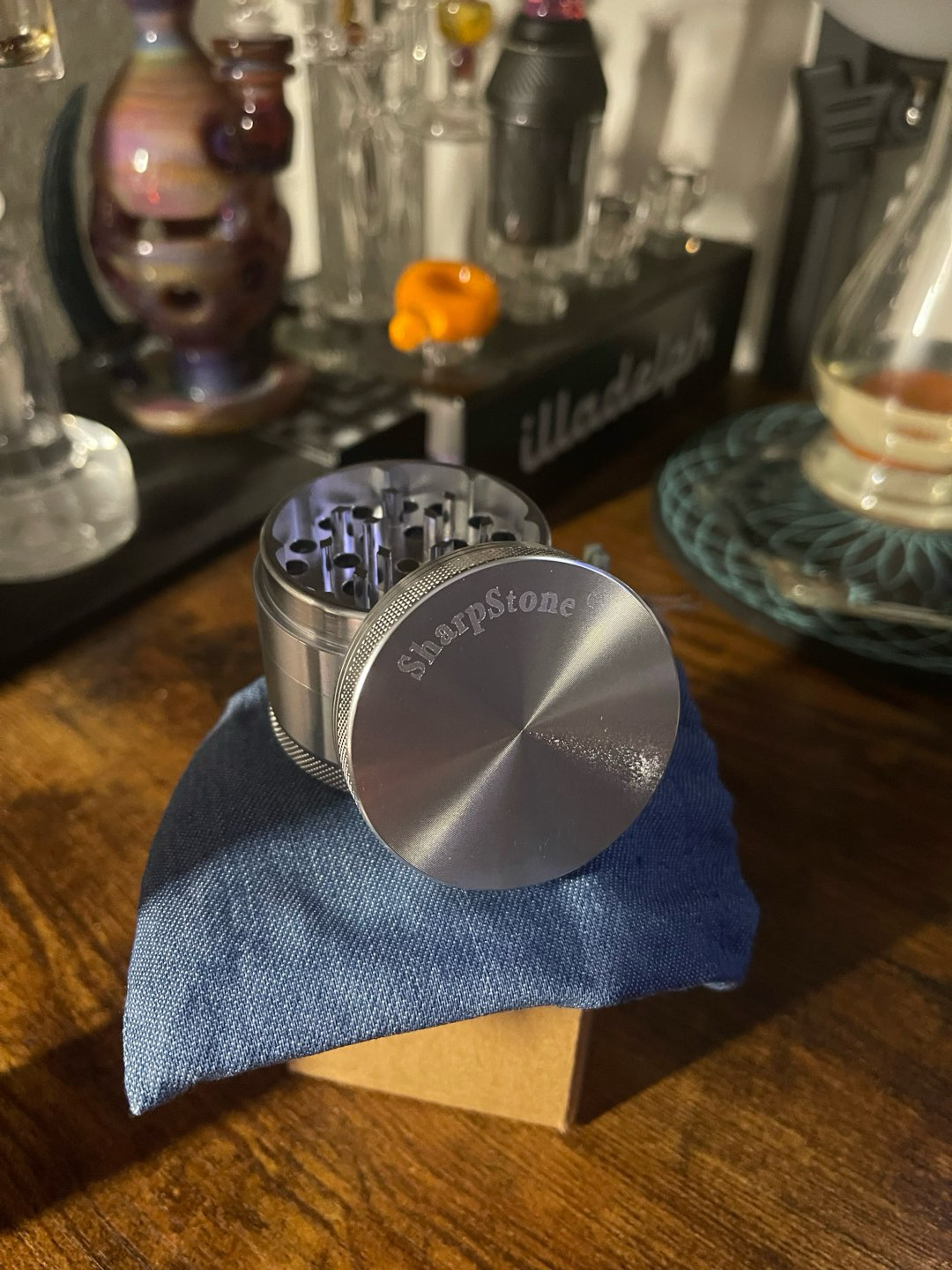Preview pic of The Orginal SharpStone 4 Piece Grinder