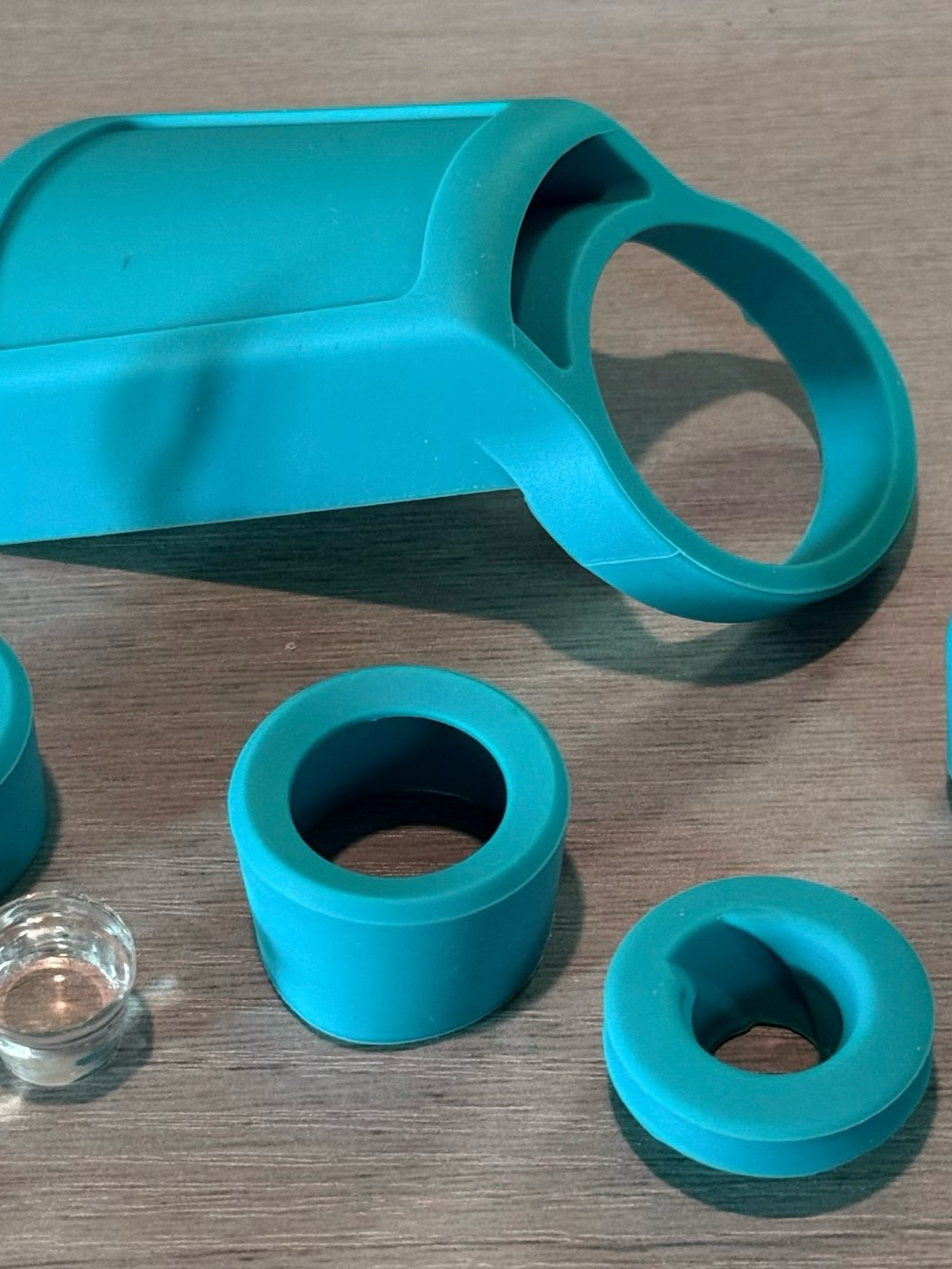 Preview pic of Puffco Peak Pro Accessories (2 Packs/ one is black, the other is blue)