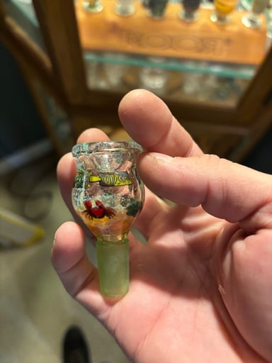Preview pic of UV yellow strobel aquarium