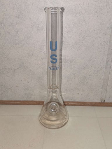Preview pic of US Tubes 18in 9mm Beaker 2.0 - Blue Label