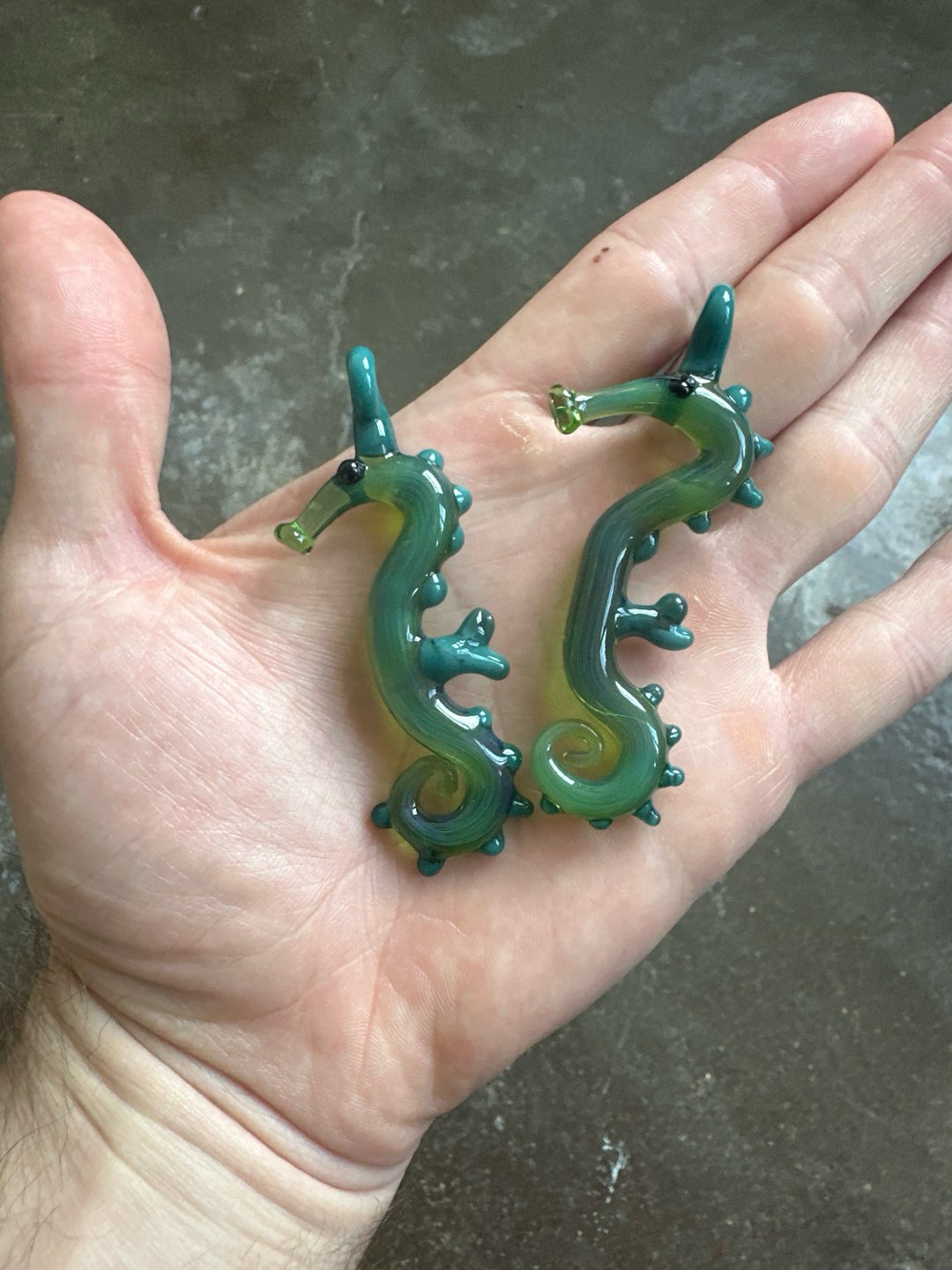 Preview pic of Green seahorse pendant
