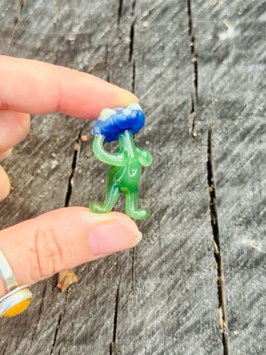 Preview pic of Dancing fungi pendant