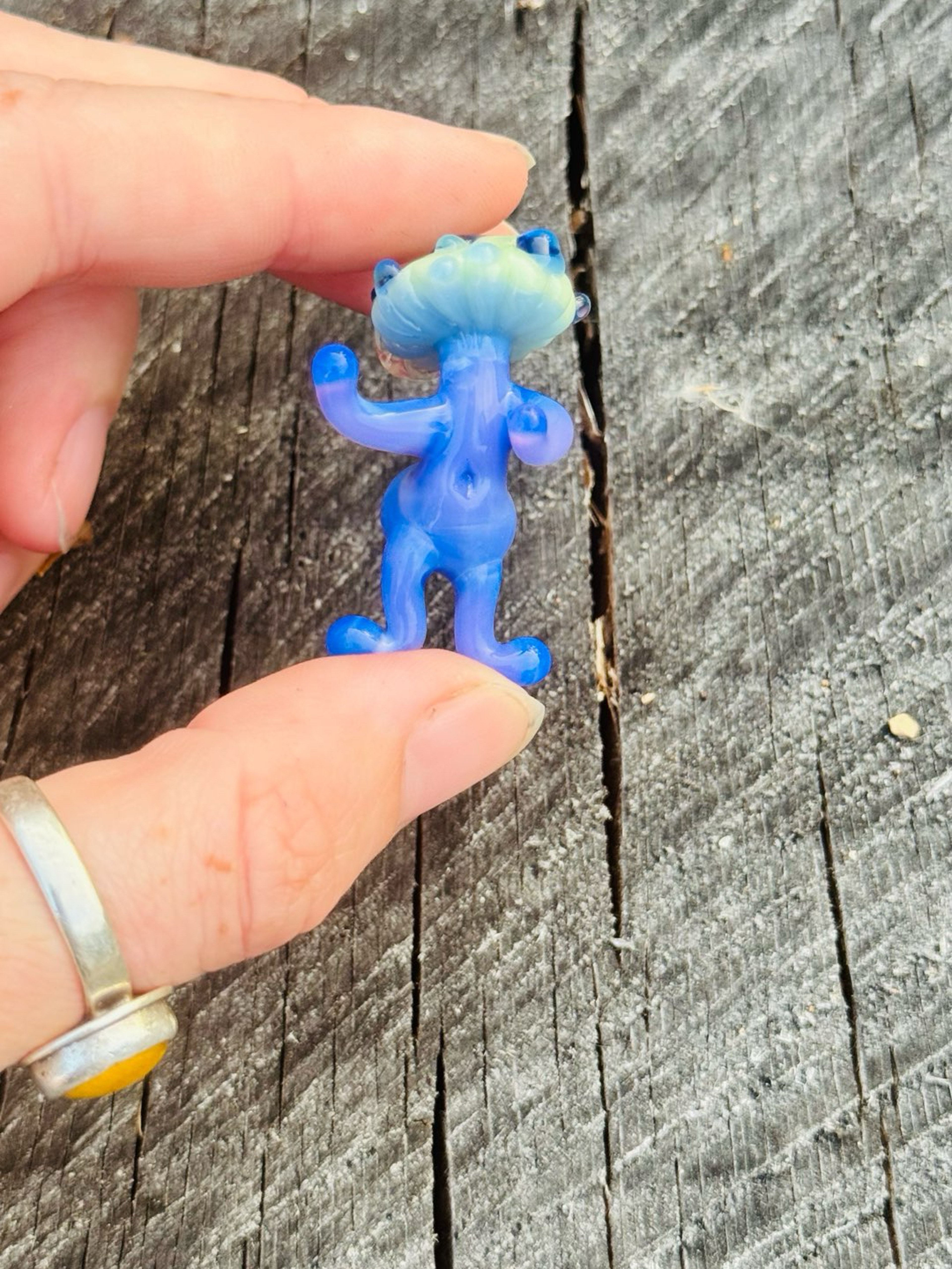 Preview pic of Dancing fungi pendant