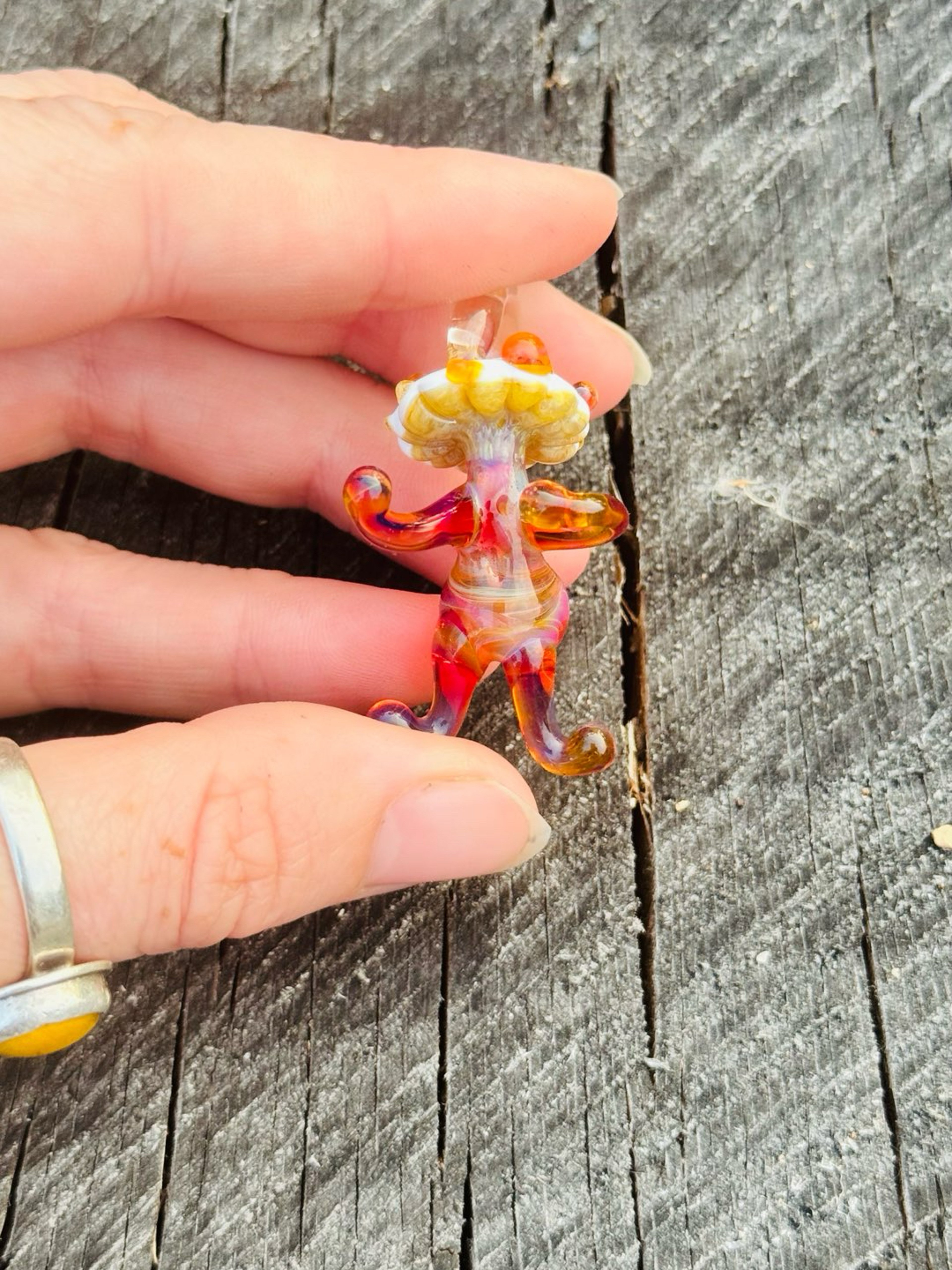 Preview pic of Dancing fungi pendant