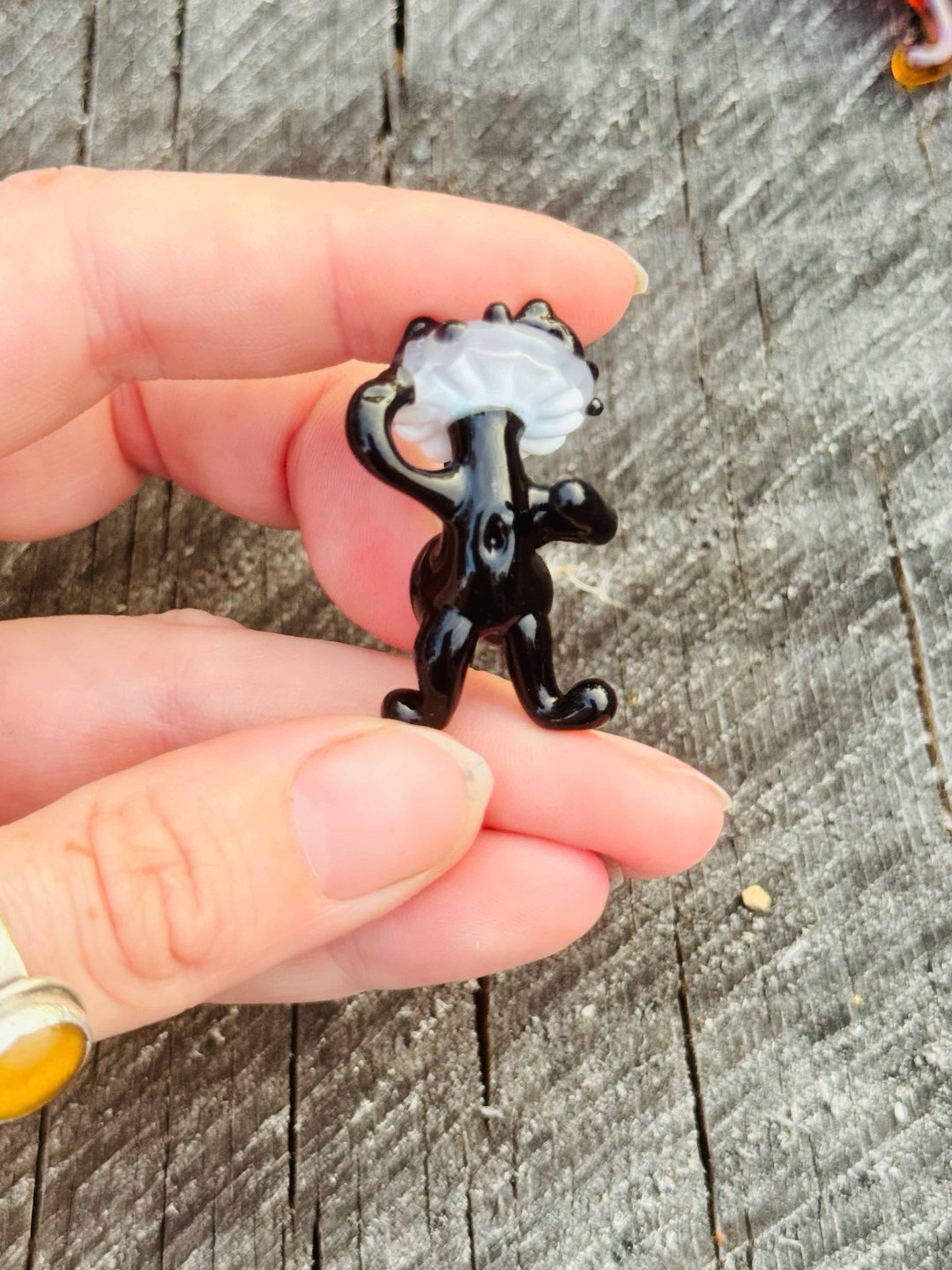 Preview pic of Dancing fungi pendant