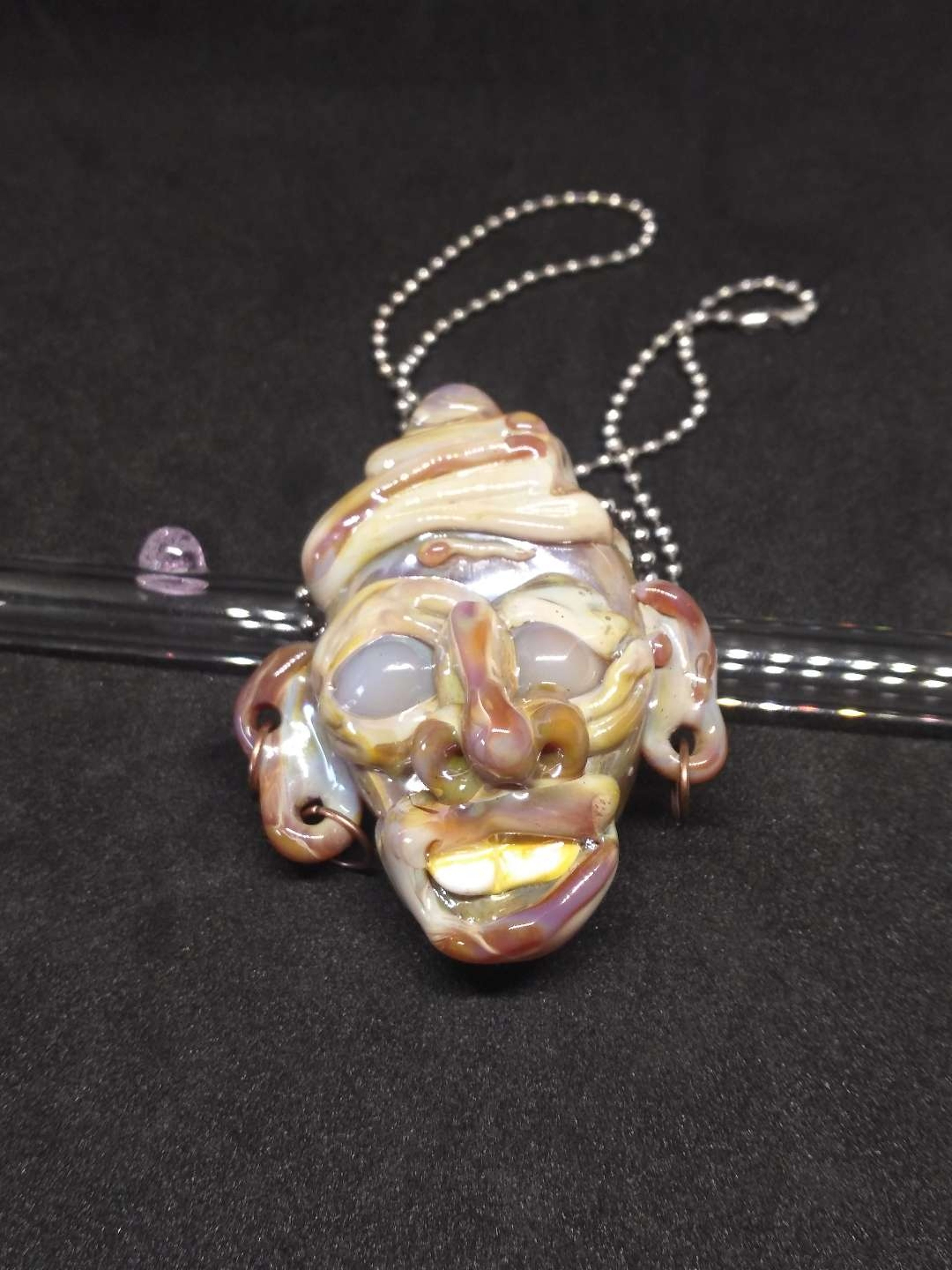 Preview pic of Caramel face pendant