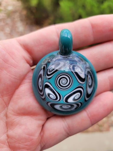 Preview pic of Kaja Pendant
