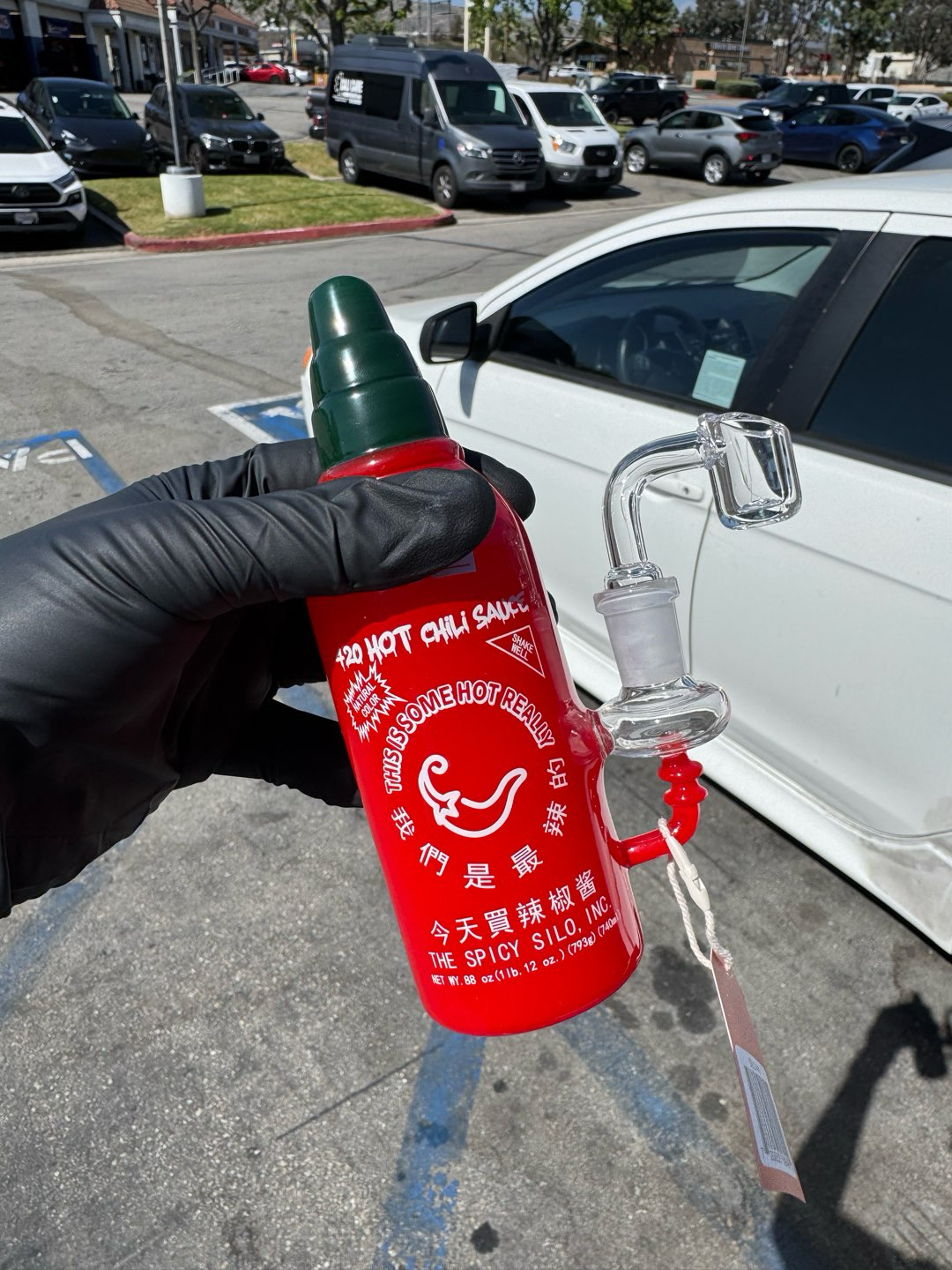 Preview pic of Sricha bottle rig