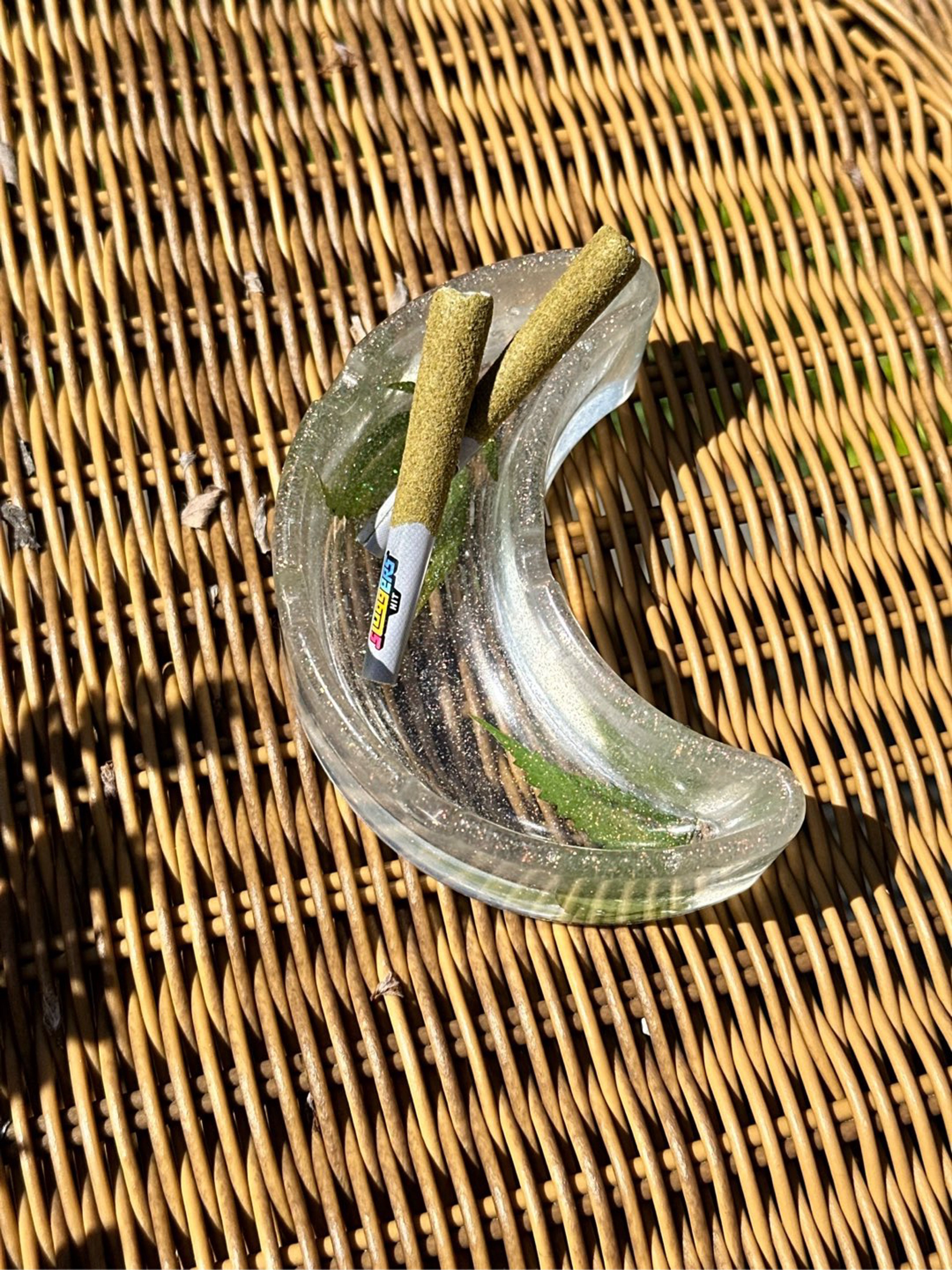 Preview pic of Clear Moon Tray with Real Leaves