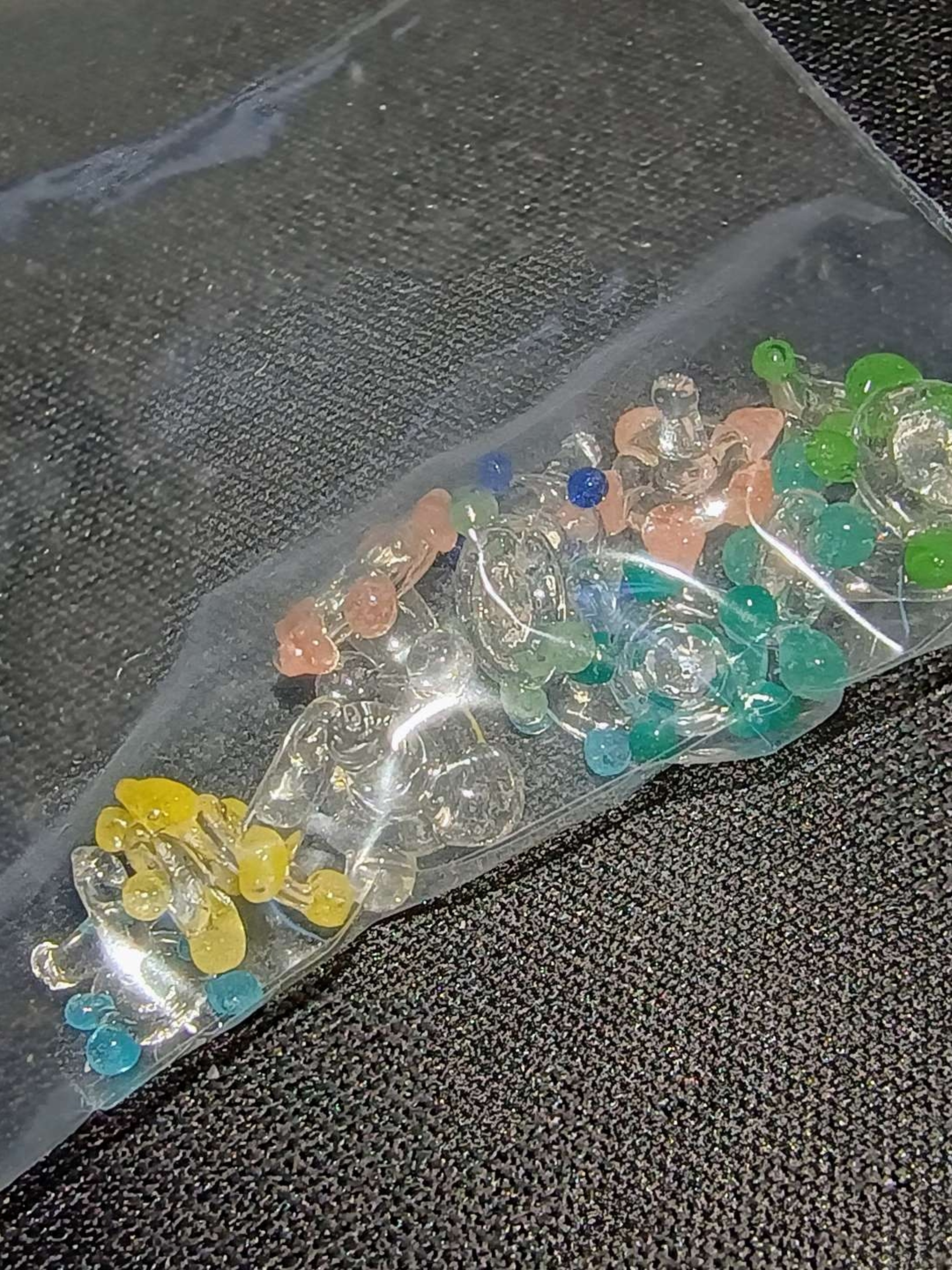 Preview pic of 10pk glass screens assorted colors