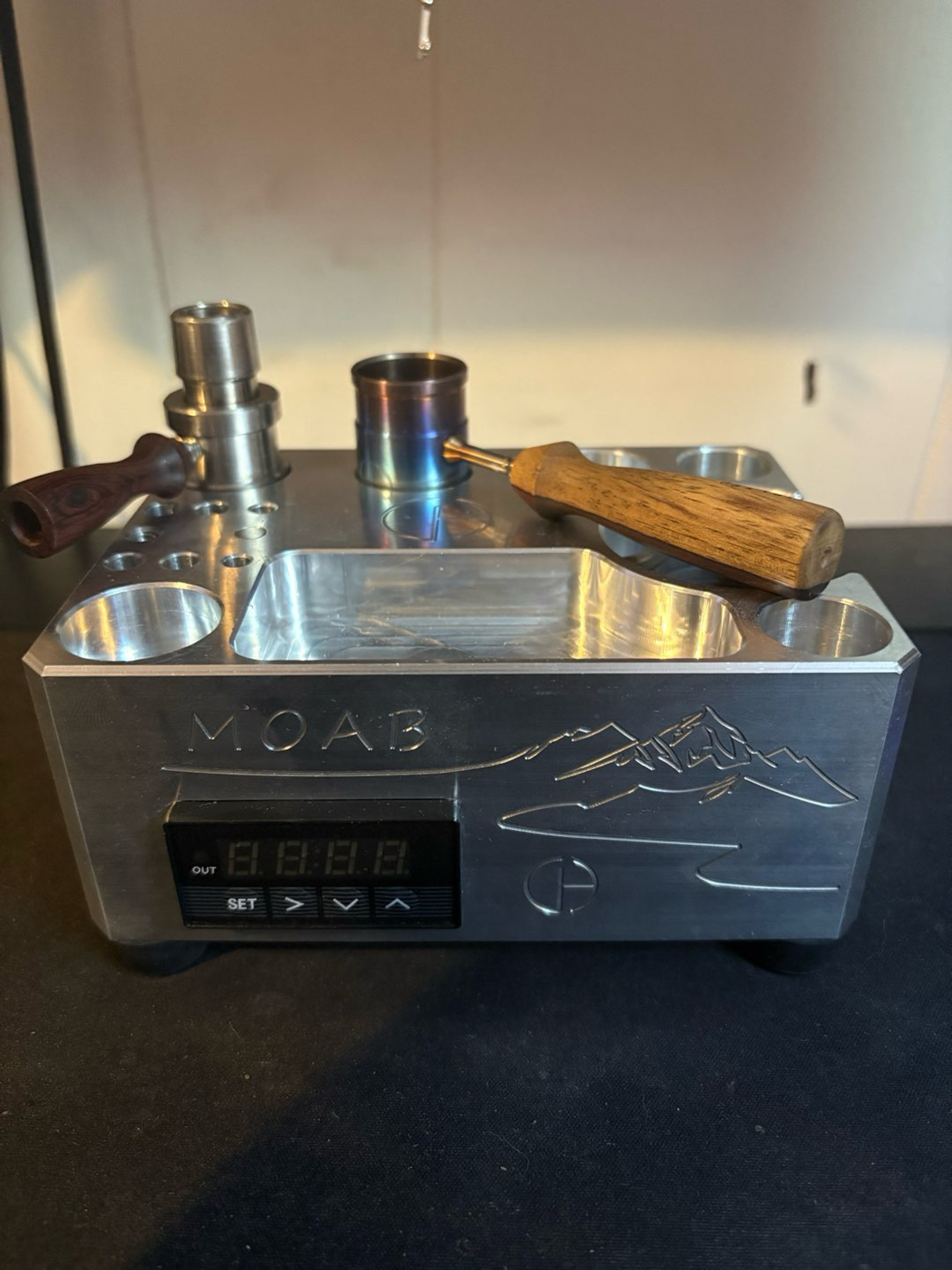 Preview pic of MOAB station, ball vape and bowl