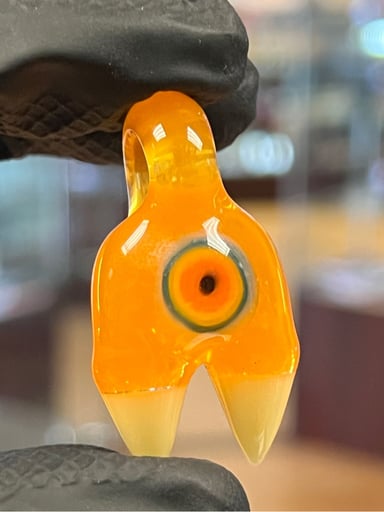 Preview pic of Elbo glass claw pendant