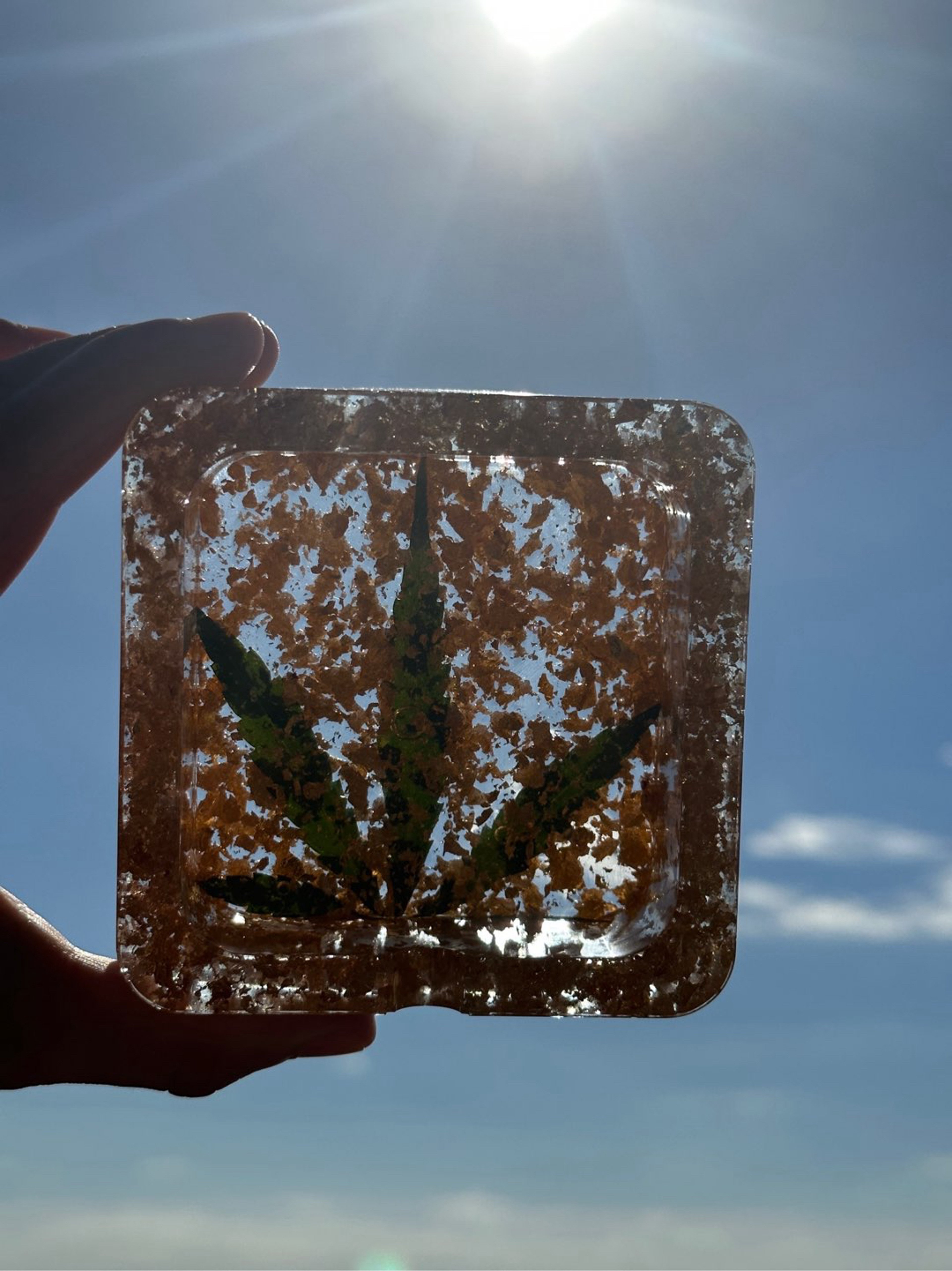Ashtray in Gold Leaf w/ Flower Leaf 🍁 image 0