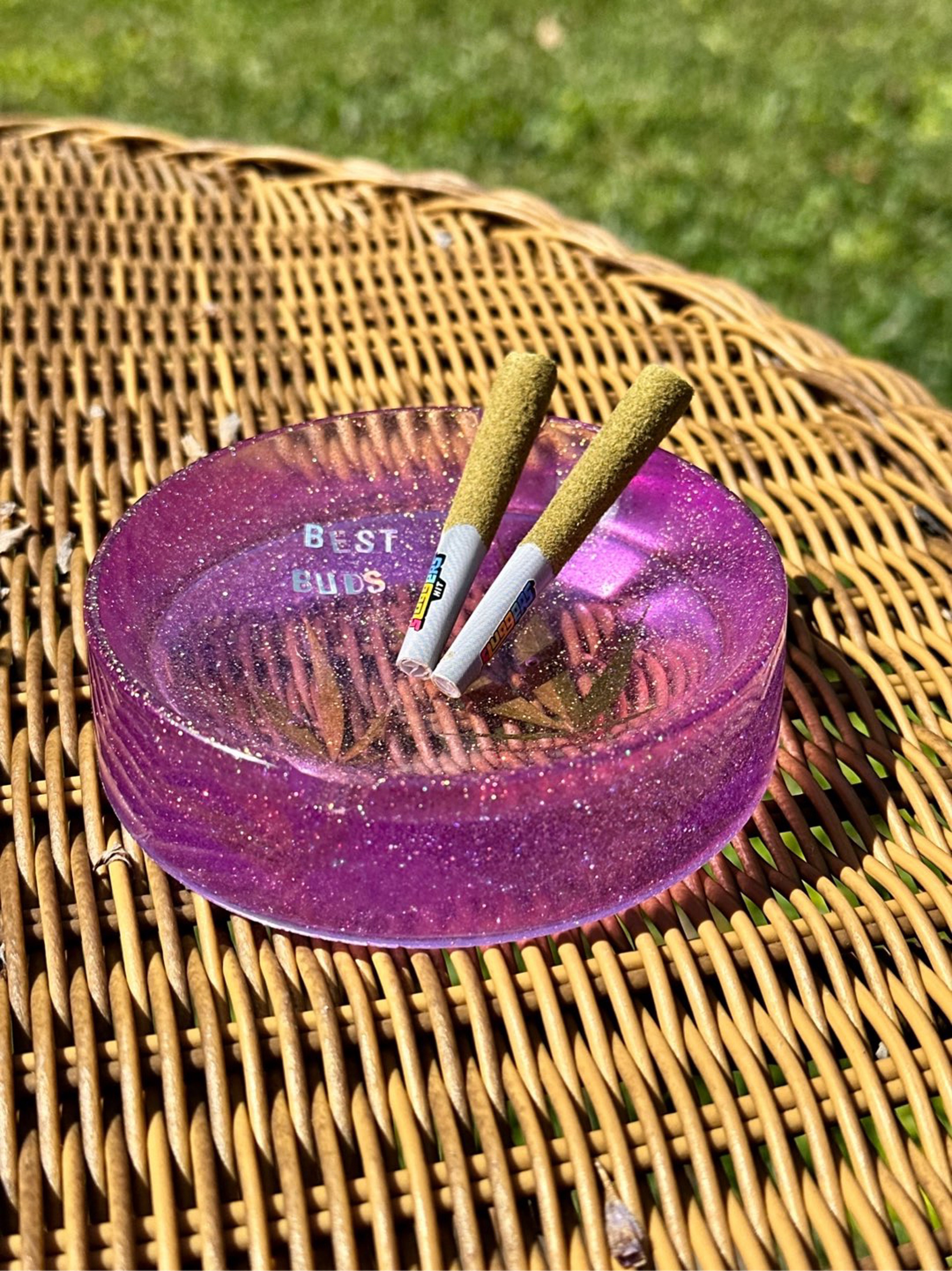 Best Friends Ashtray w/ Flower Leaf 🍁 image 0