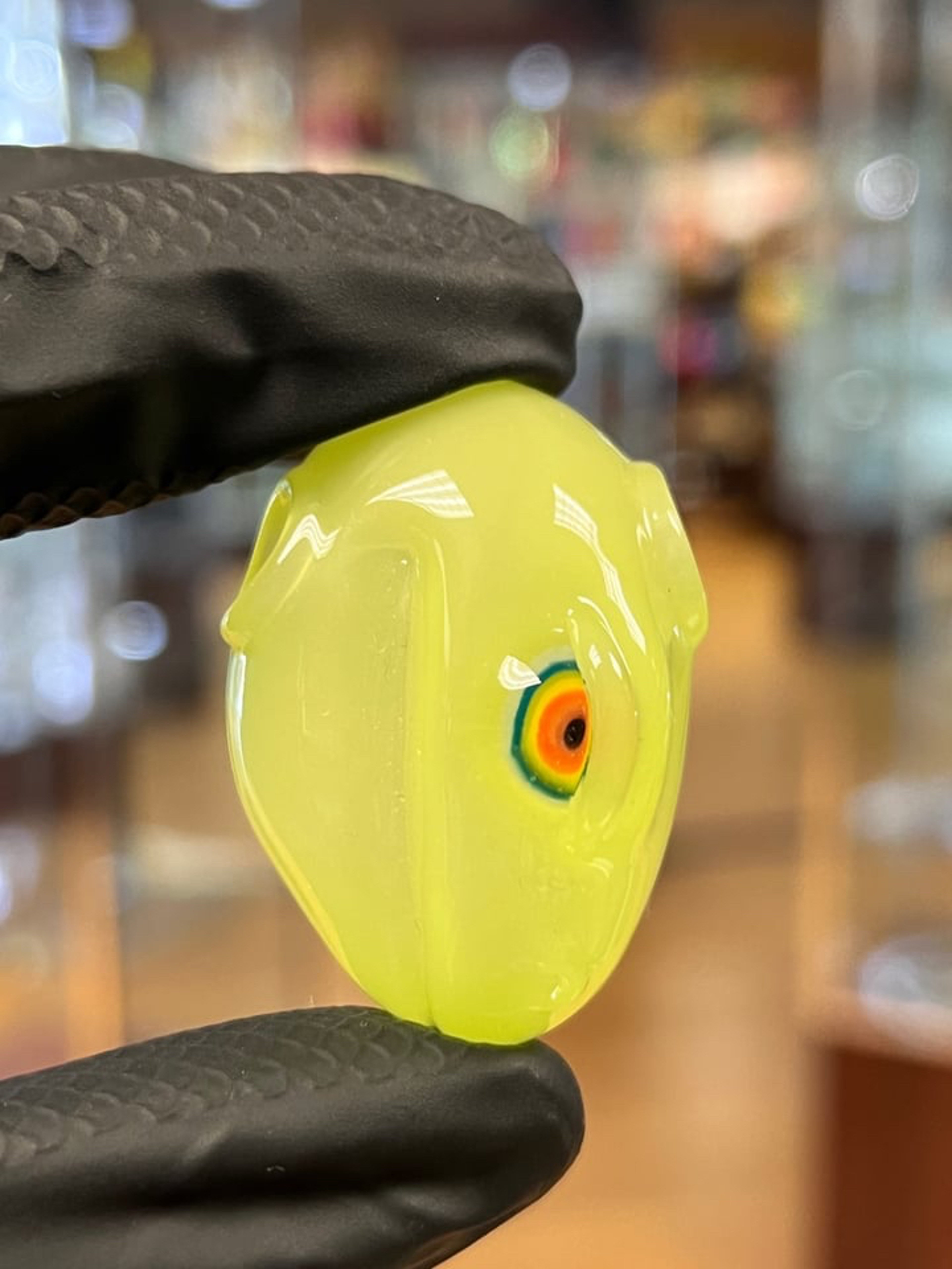 Preview pic of Elbo Glass Bronto head pendant
