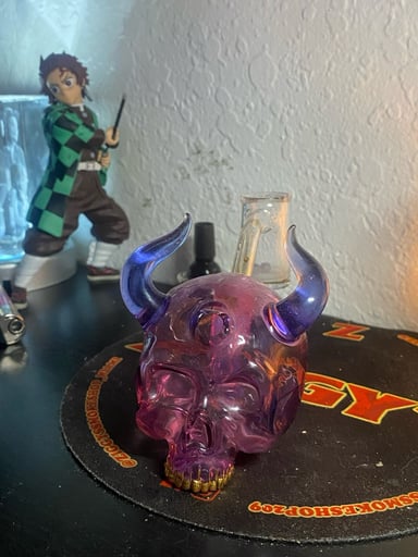 Preview pic of Sweeney glass Skull