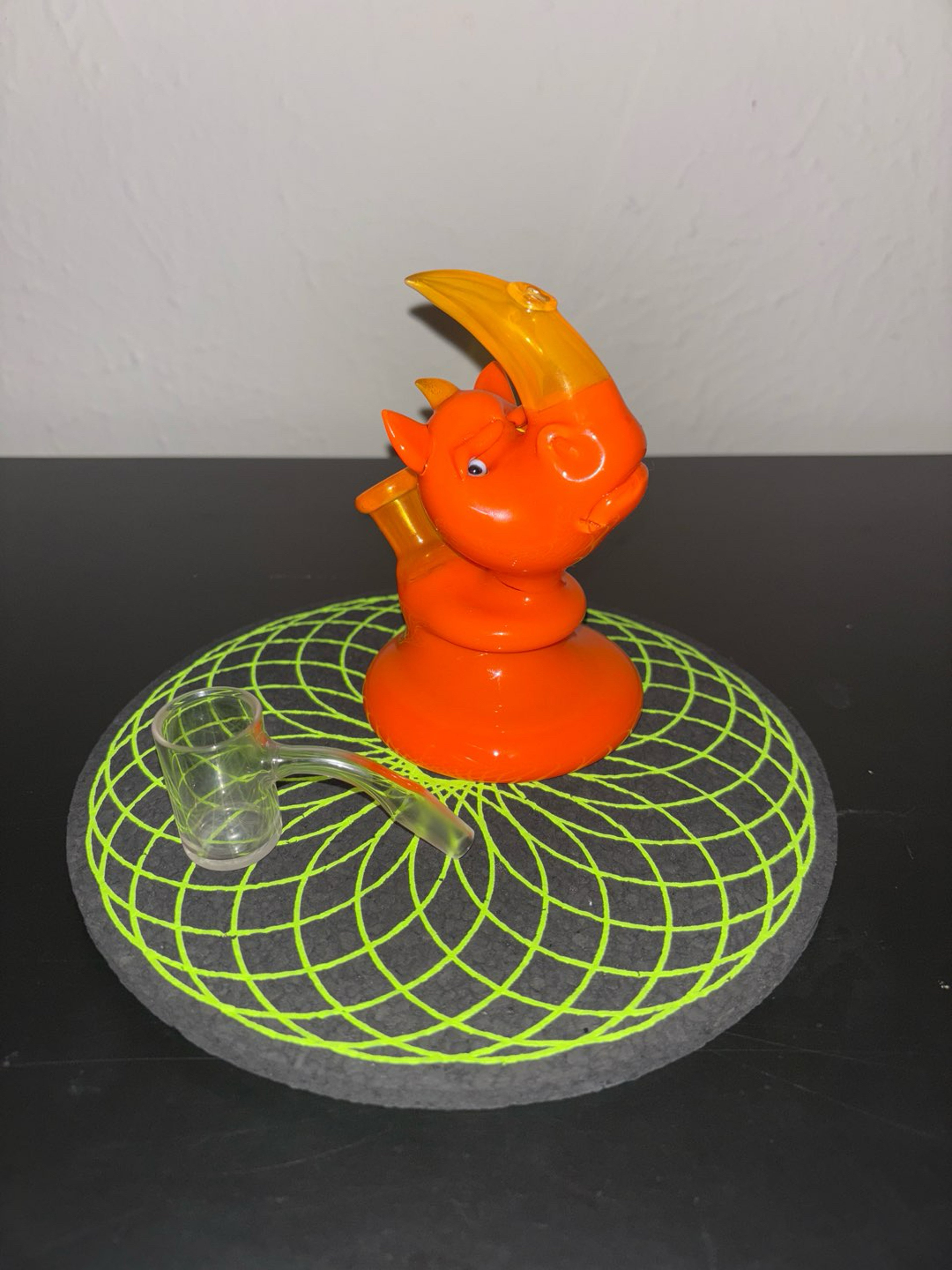Preview pic of Domino Glass Rhino