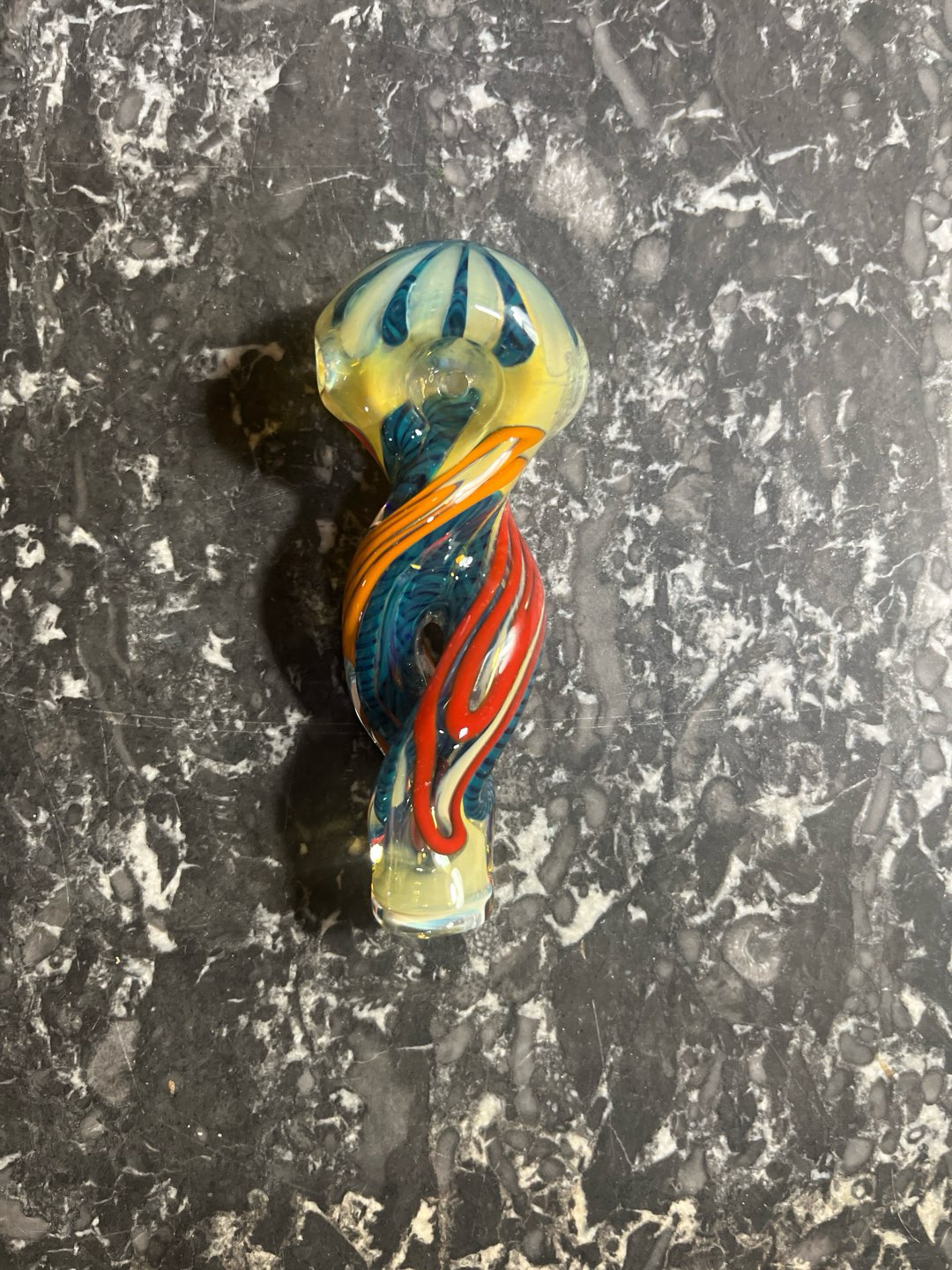 Preview pic of Uv reactive spoon with twisted donut stem