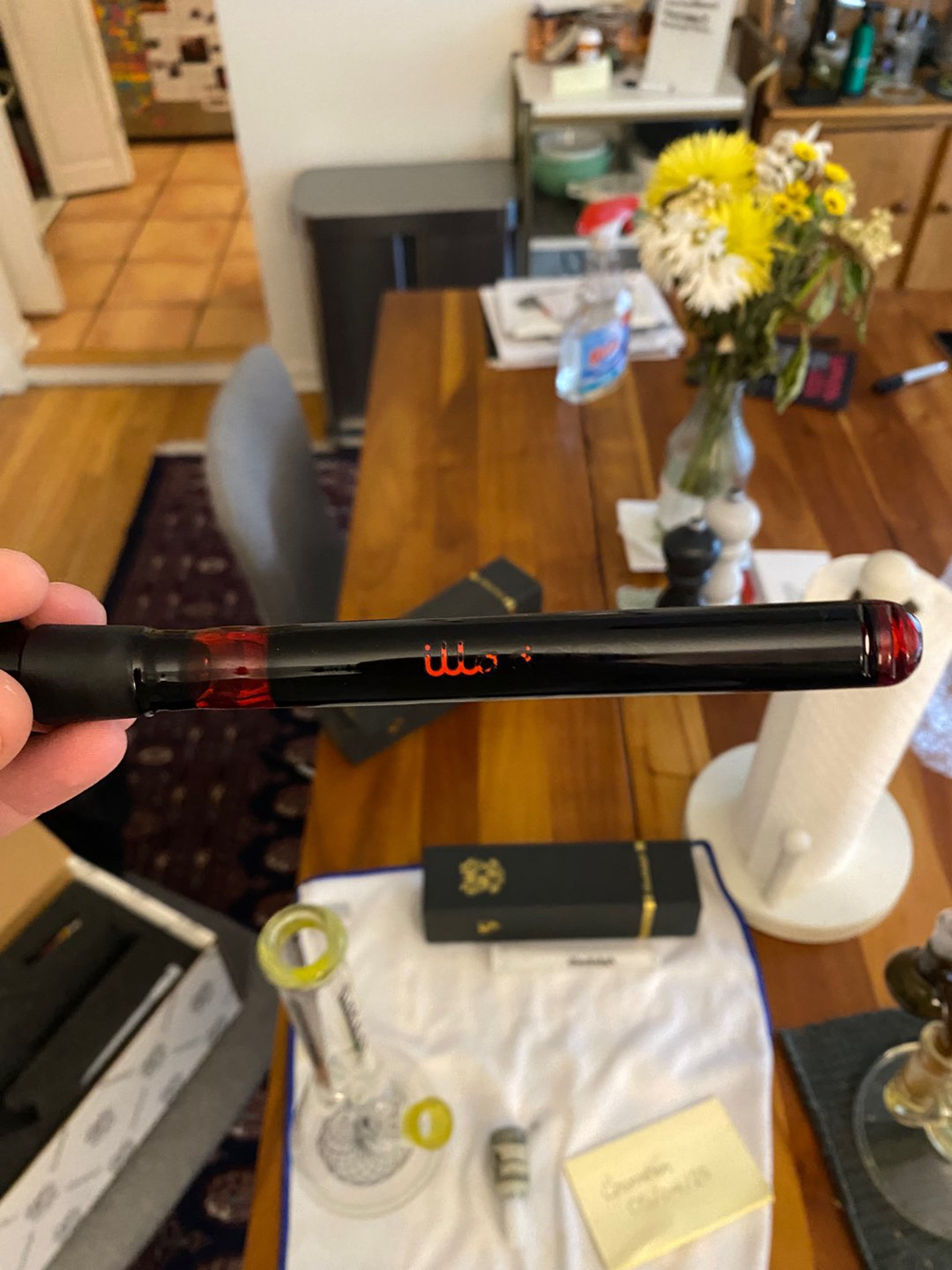 Preview pic of Encalmo red Elvis + black og stem