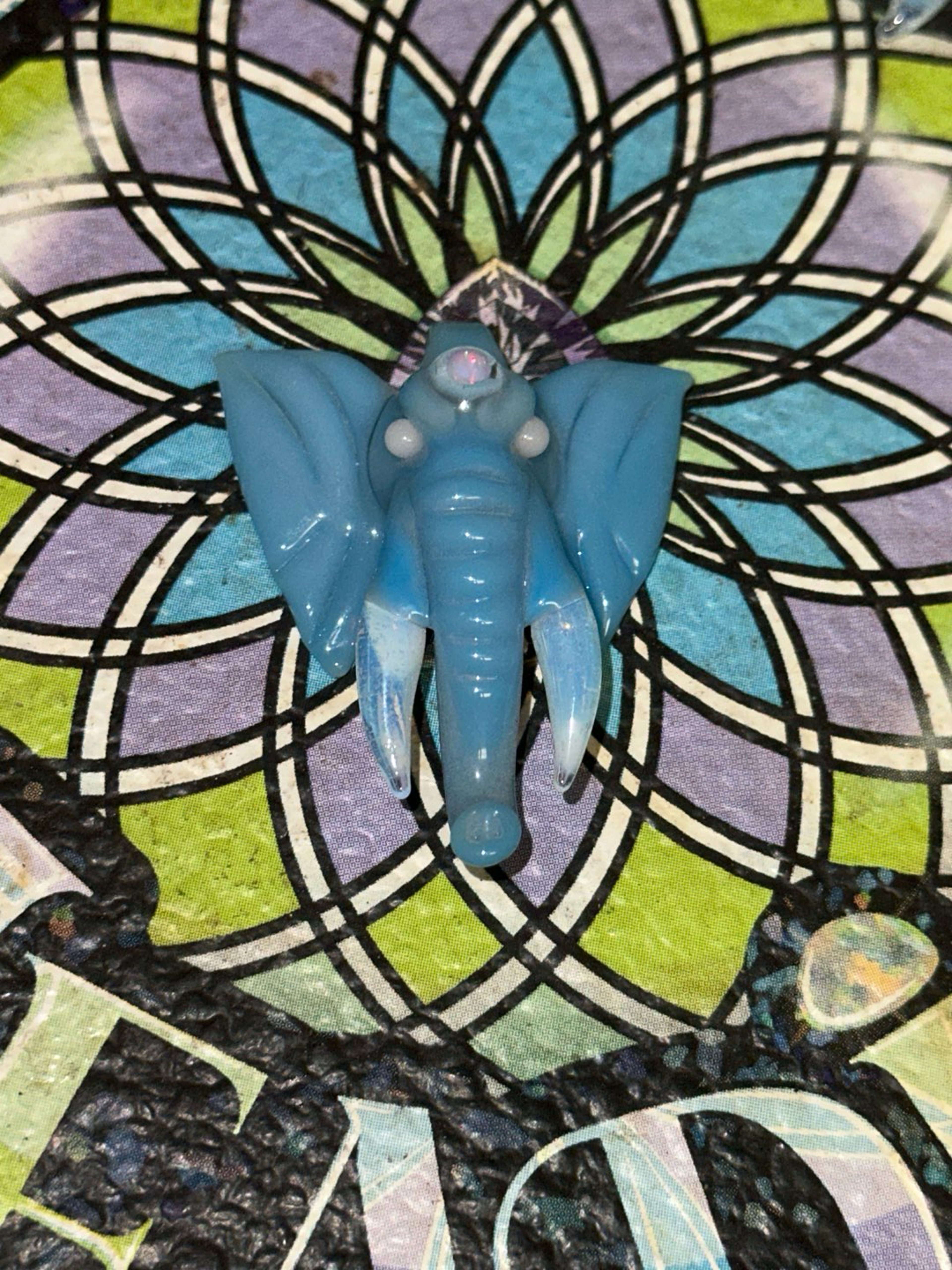 Preview pic of **Luff Glass Elephant Pendy**