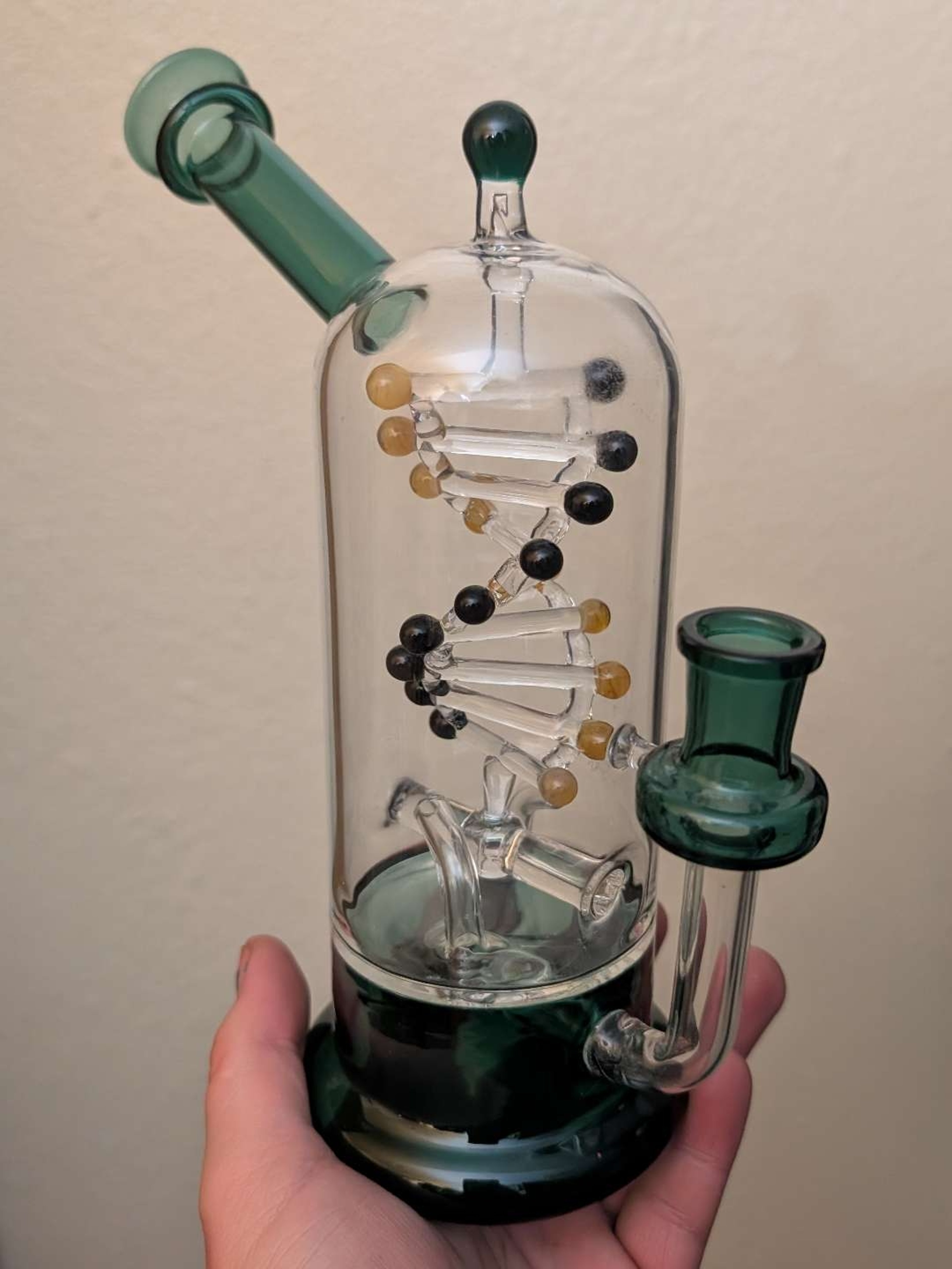 Preview pic of The Spinning DNA Bong 🧬