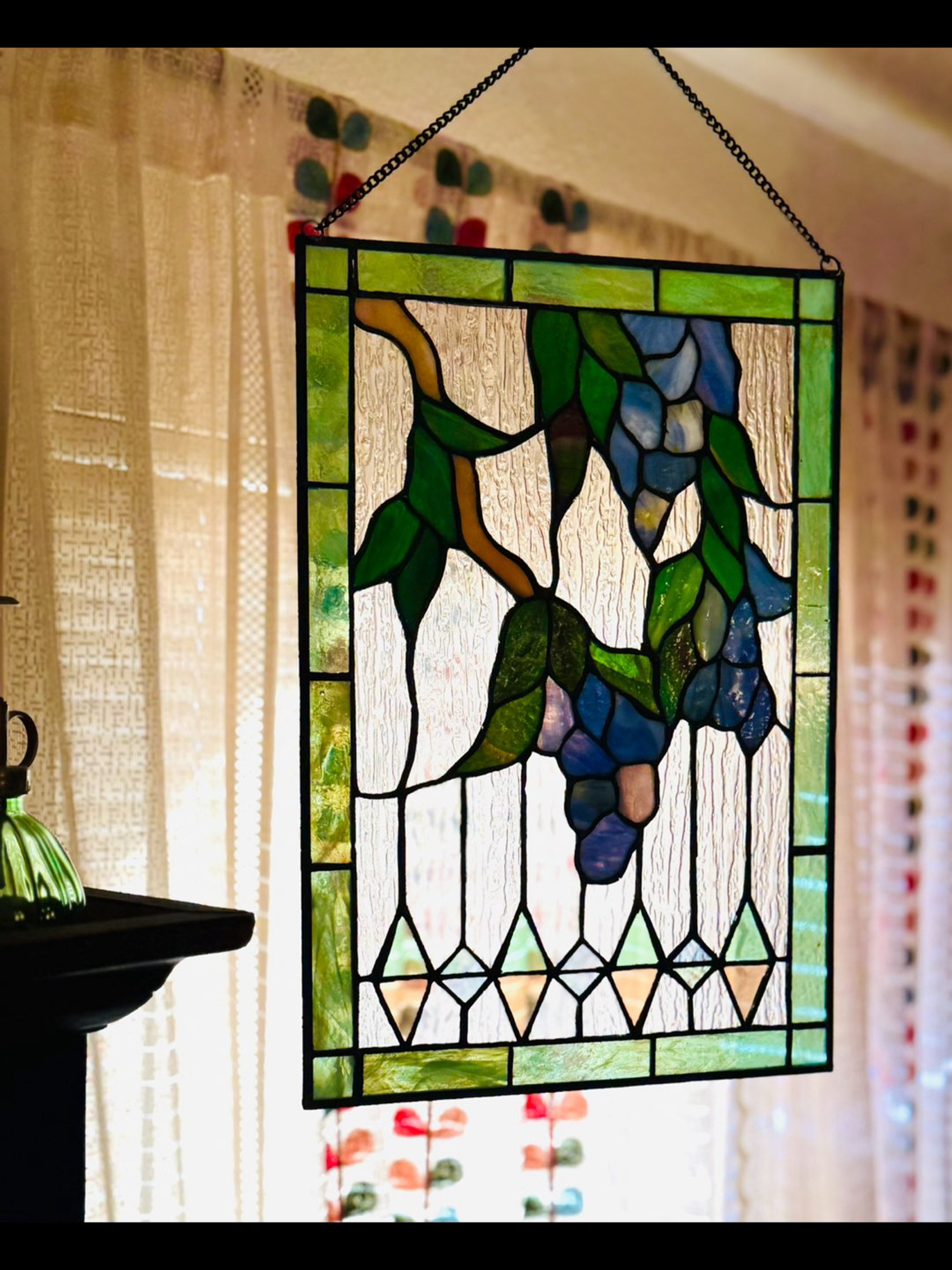 Preview pic of Stained Glass Elegant Grapevine & Leaf Motif (Vintage-Inspired)