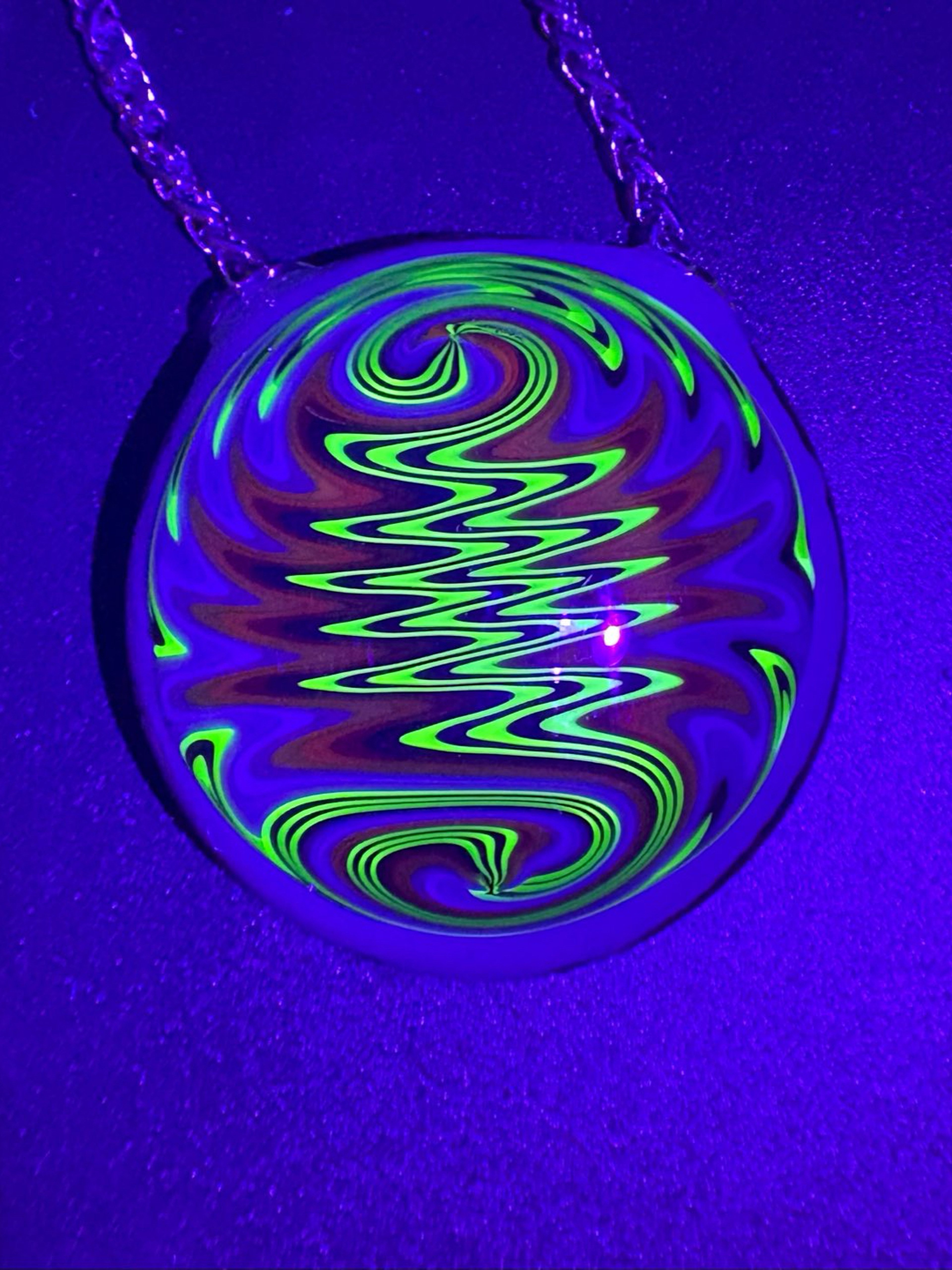 Preview pic of UV reavtive Wig Wag Hollow pendy