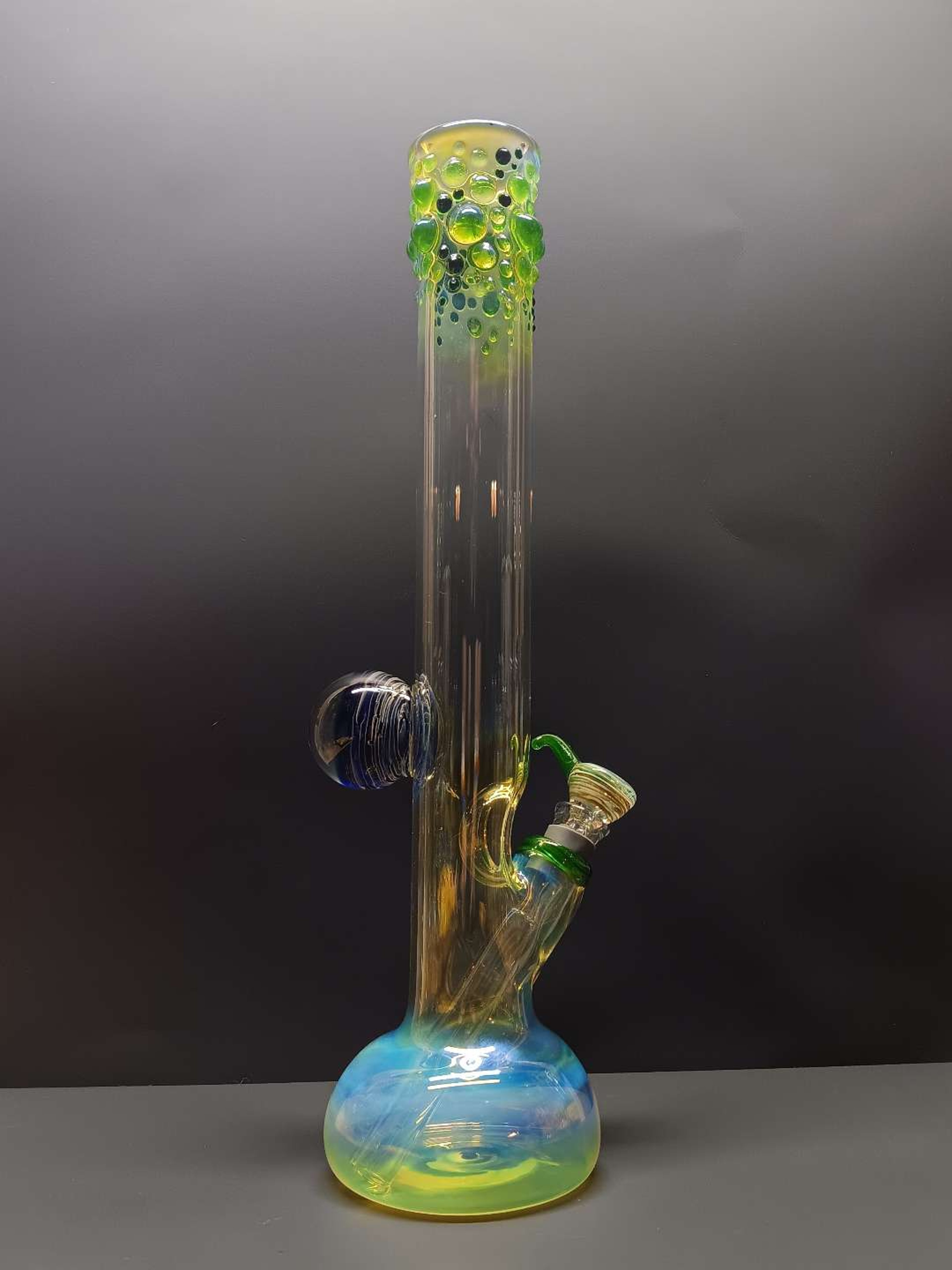 Preview pic of 15in vortex marble old school bong