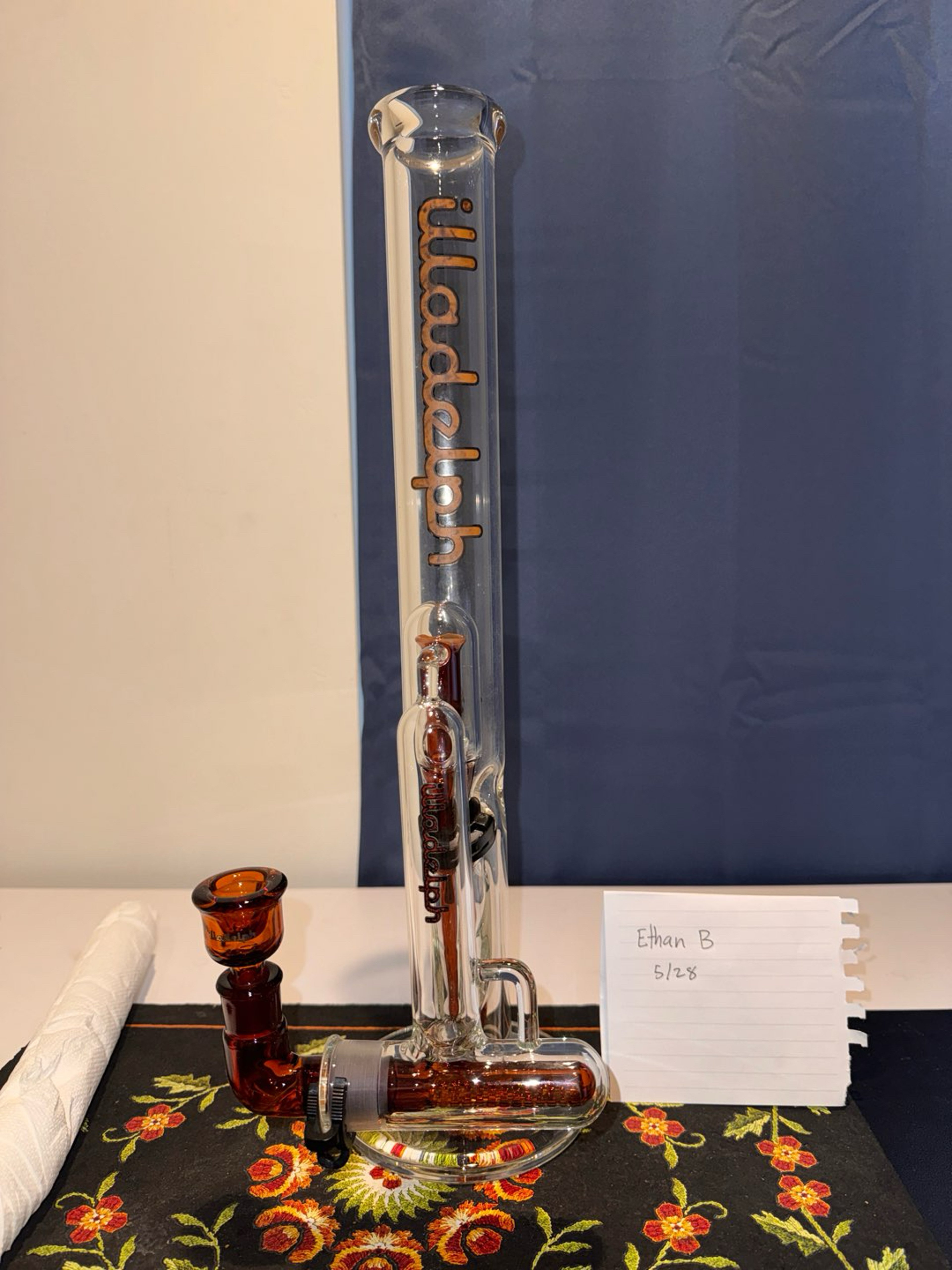 Preview pic of Medium Wood Grain Straight Tube w/ Matching In-Line Ash Catcher